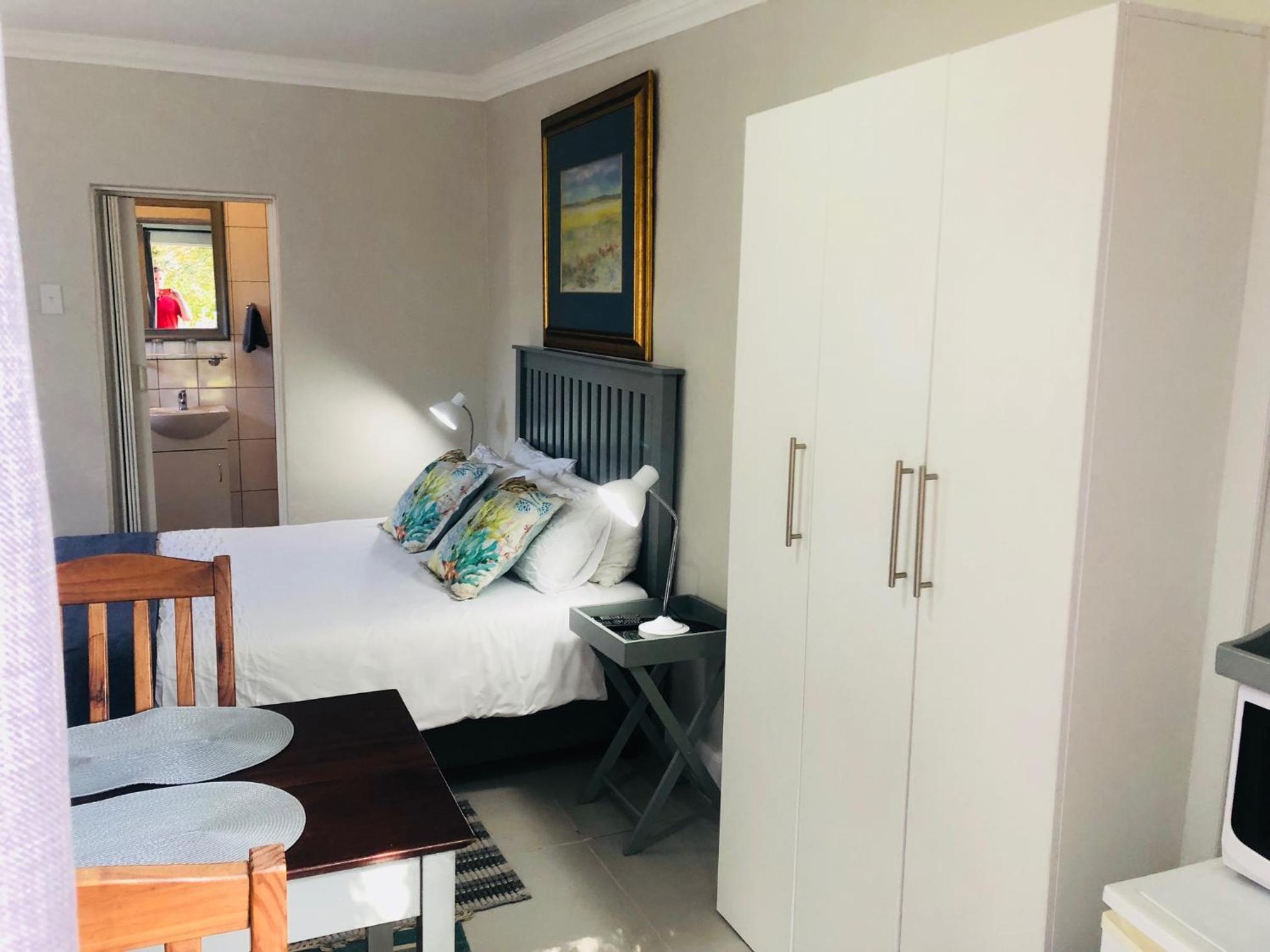 One-Bedroom Apartment - Photo 3