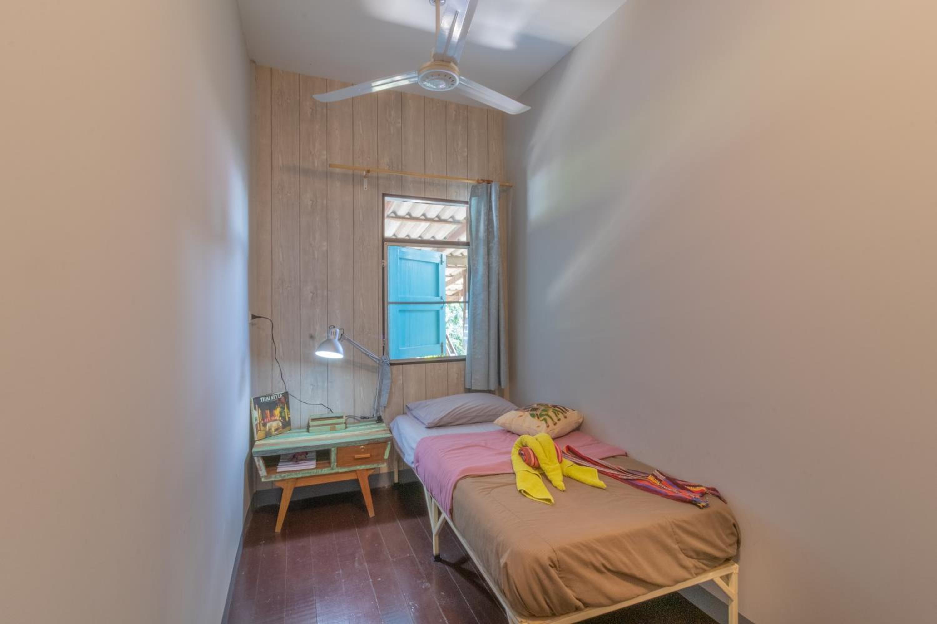 Single Room with Shared Bathroom photo 3
