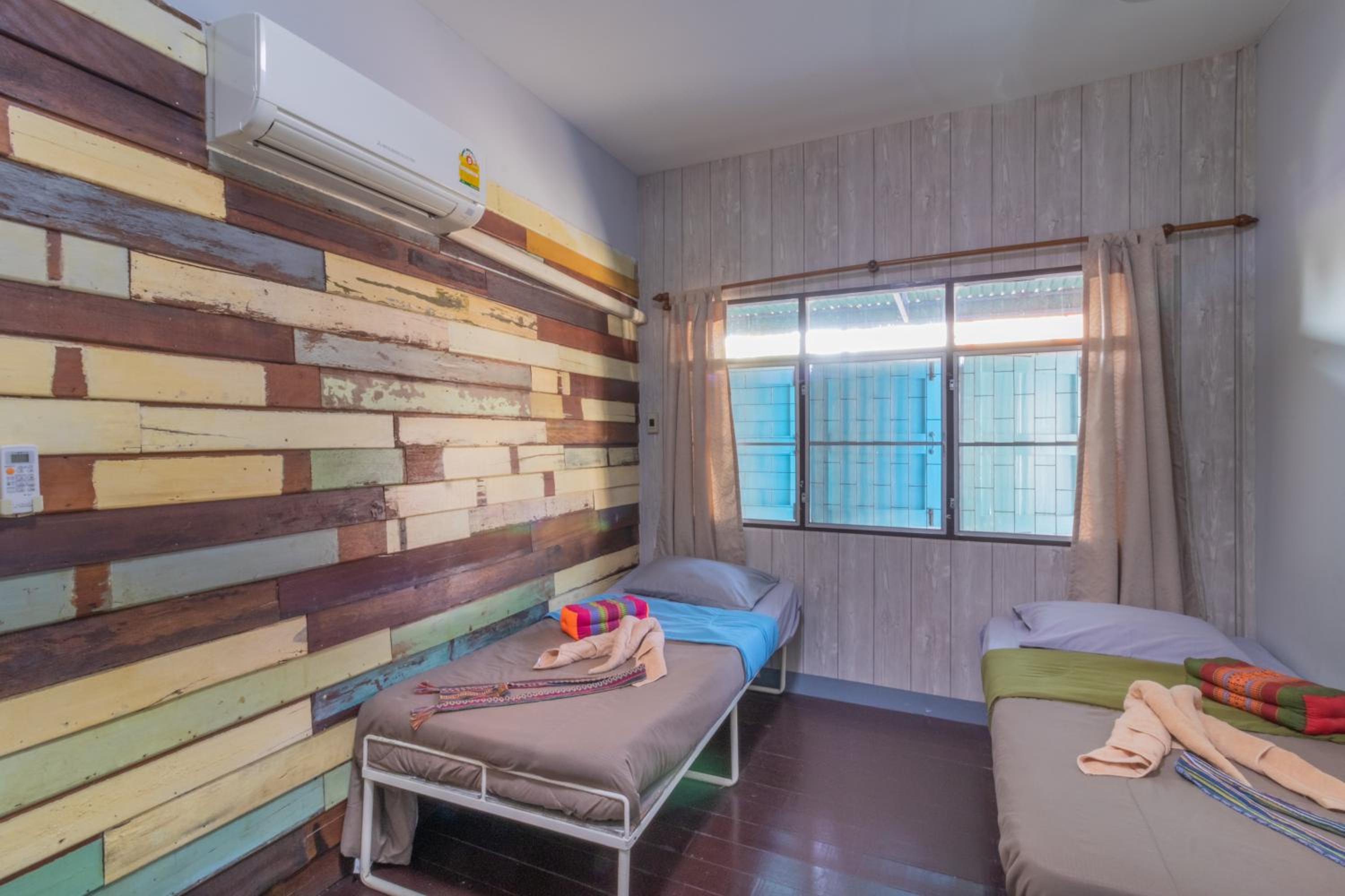 Standard Twin Room with Shared Bathroom photo 2