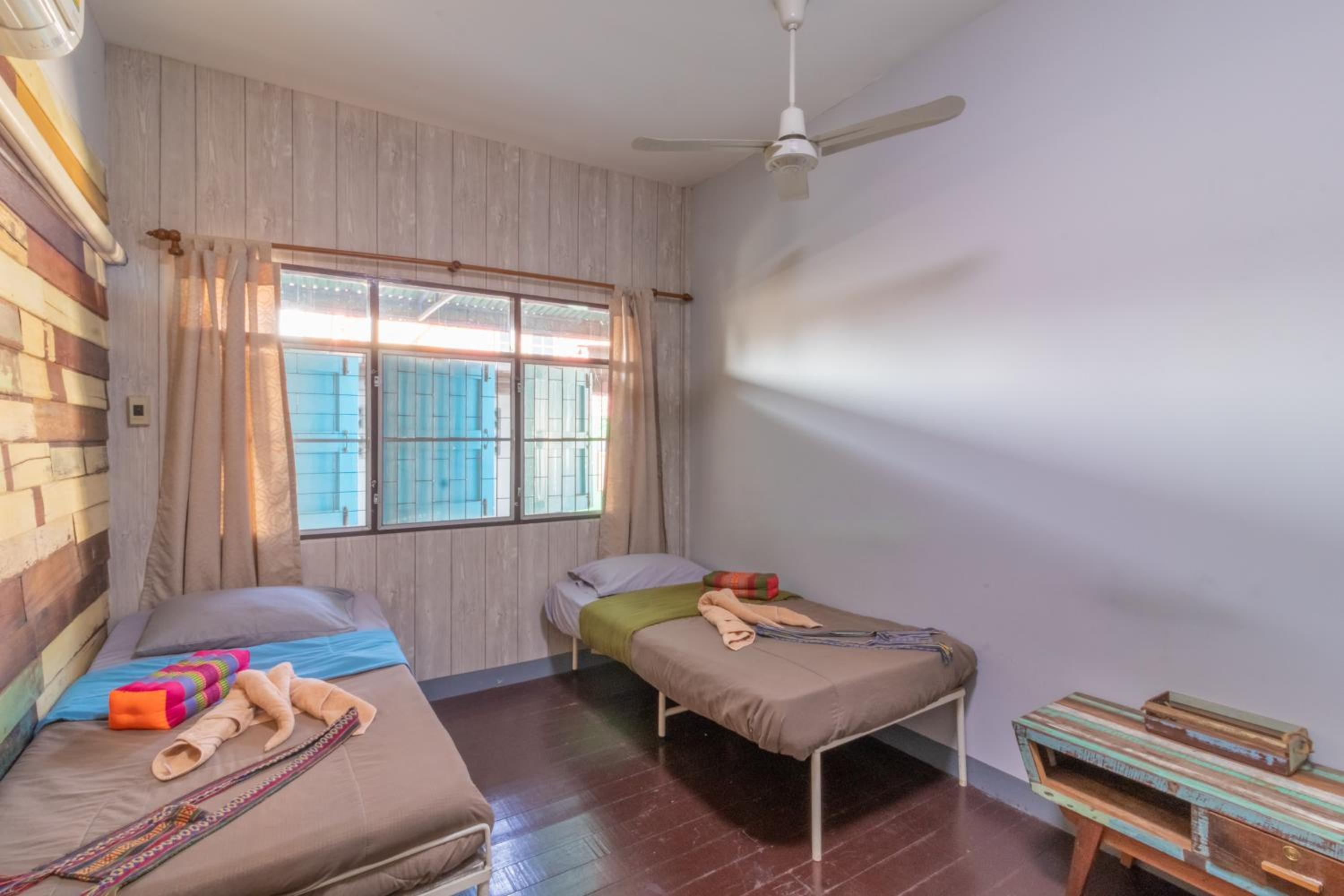 Standard Twin Room with Shared Bathroom photo 3