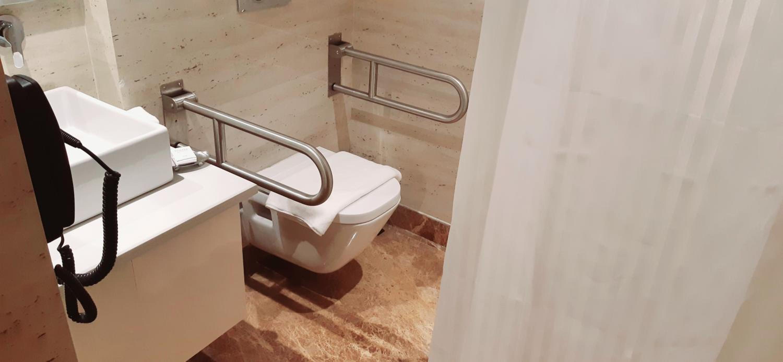 King Room (Mobility Access/Non-Smoking) - Photo 2