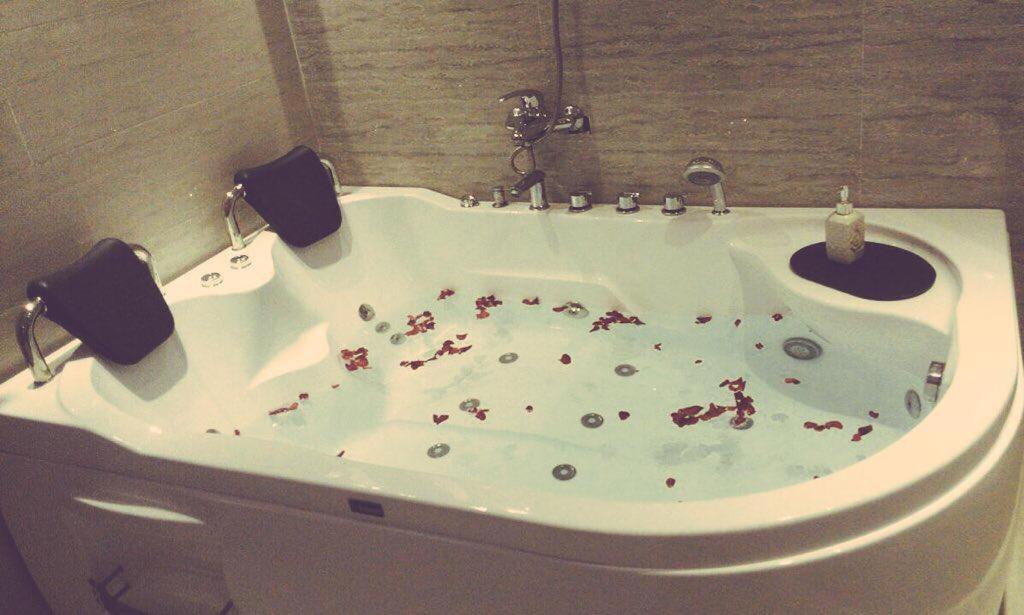 Deluxe Suite with Spa Bath photo 3