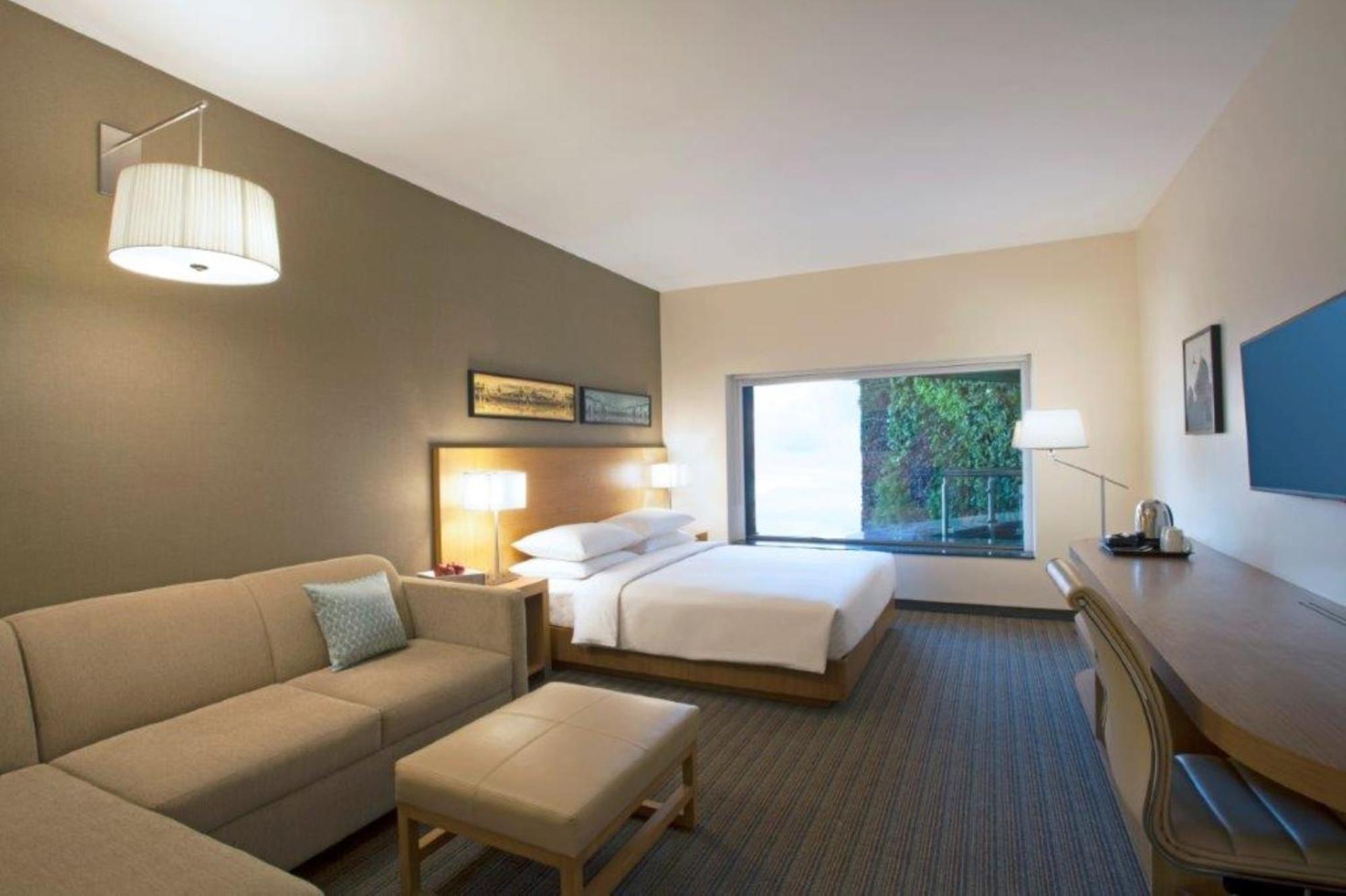 King Room with City View photo 2
