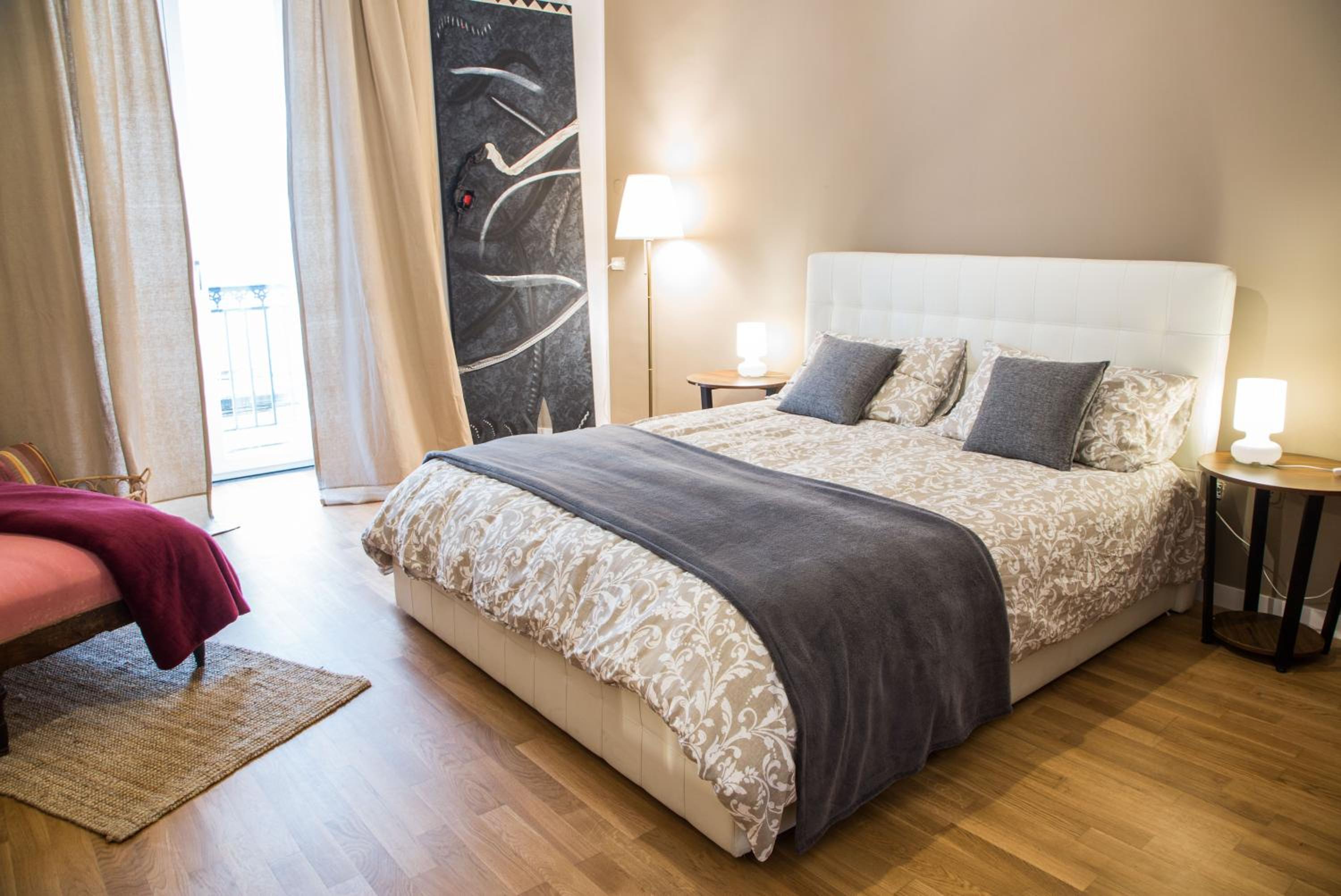 One-Bedroom Apartment - Photo 1