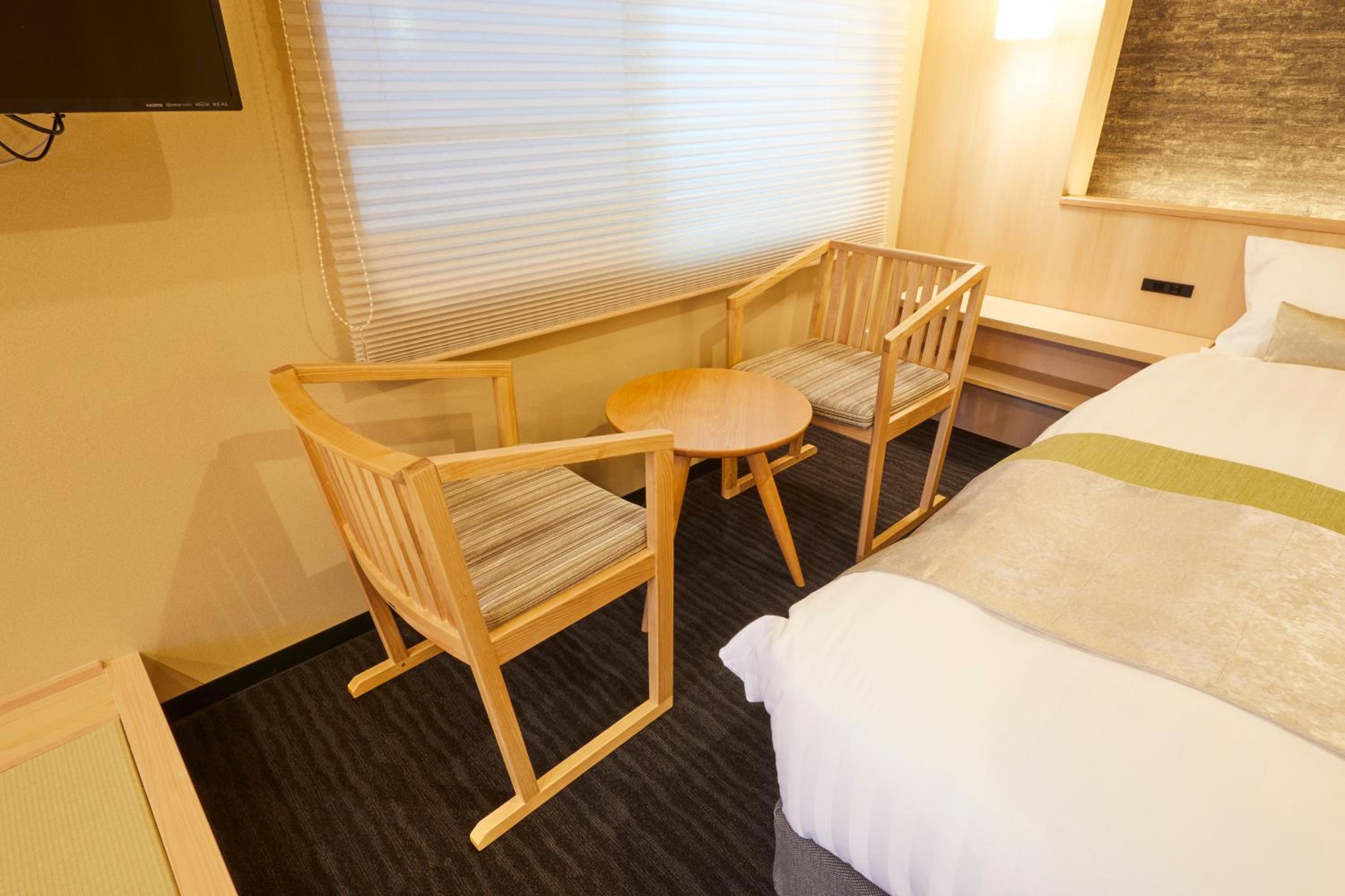 Standard Double Room thumbnail 5
