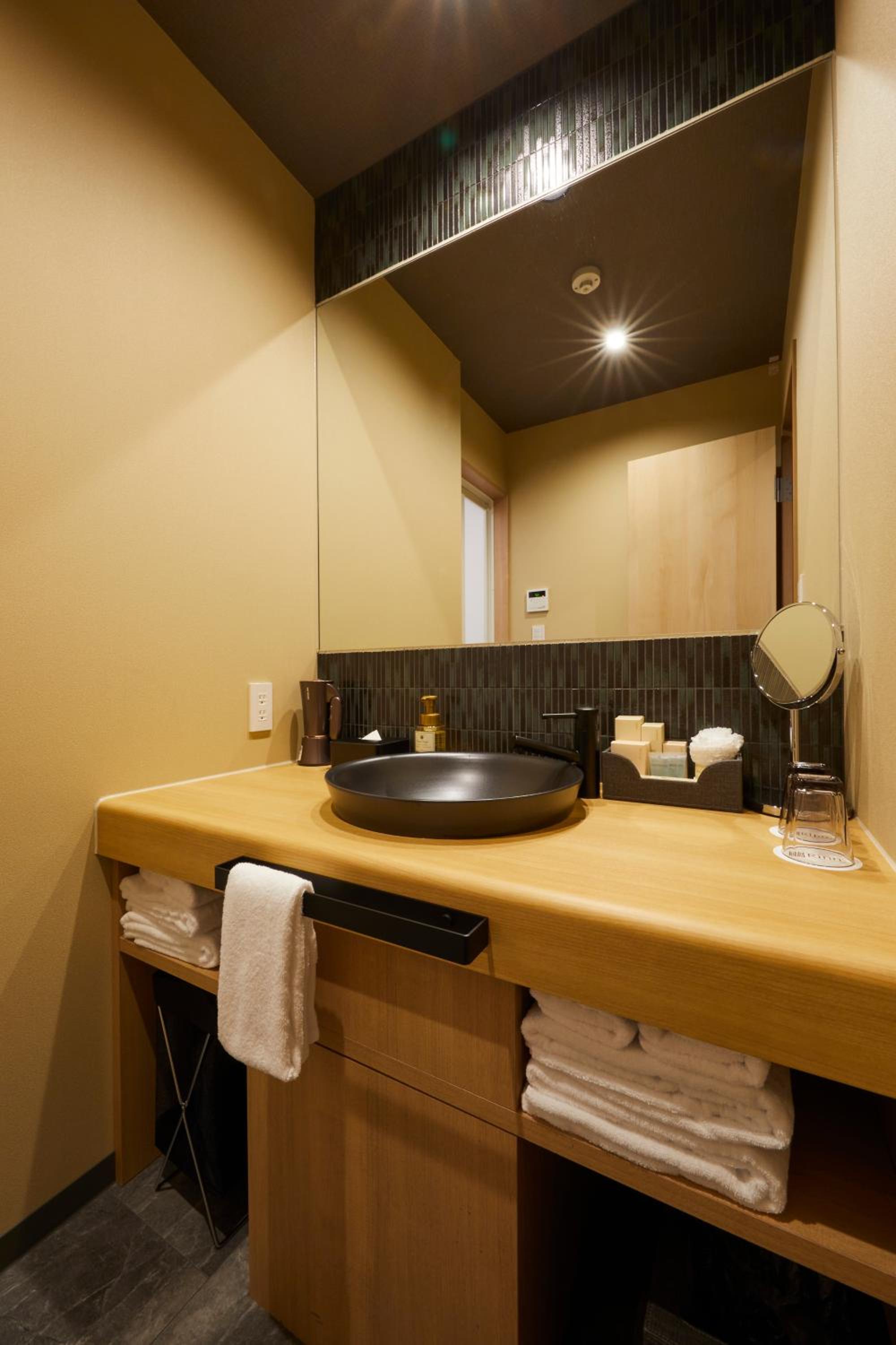 Standard Twin Room - Photo 9