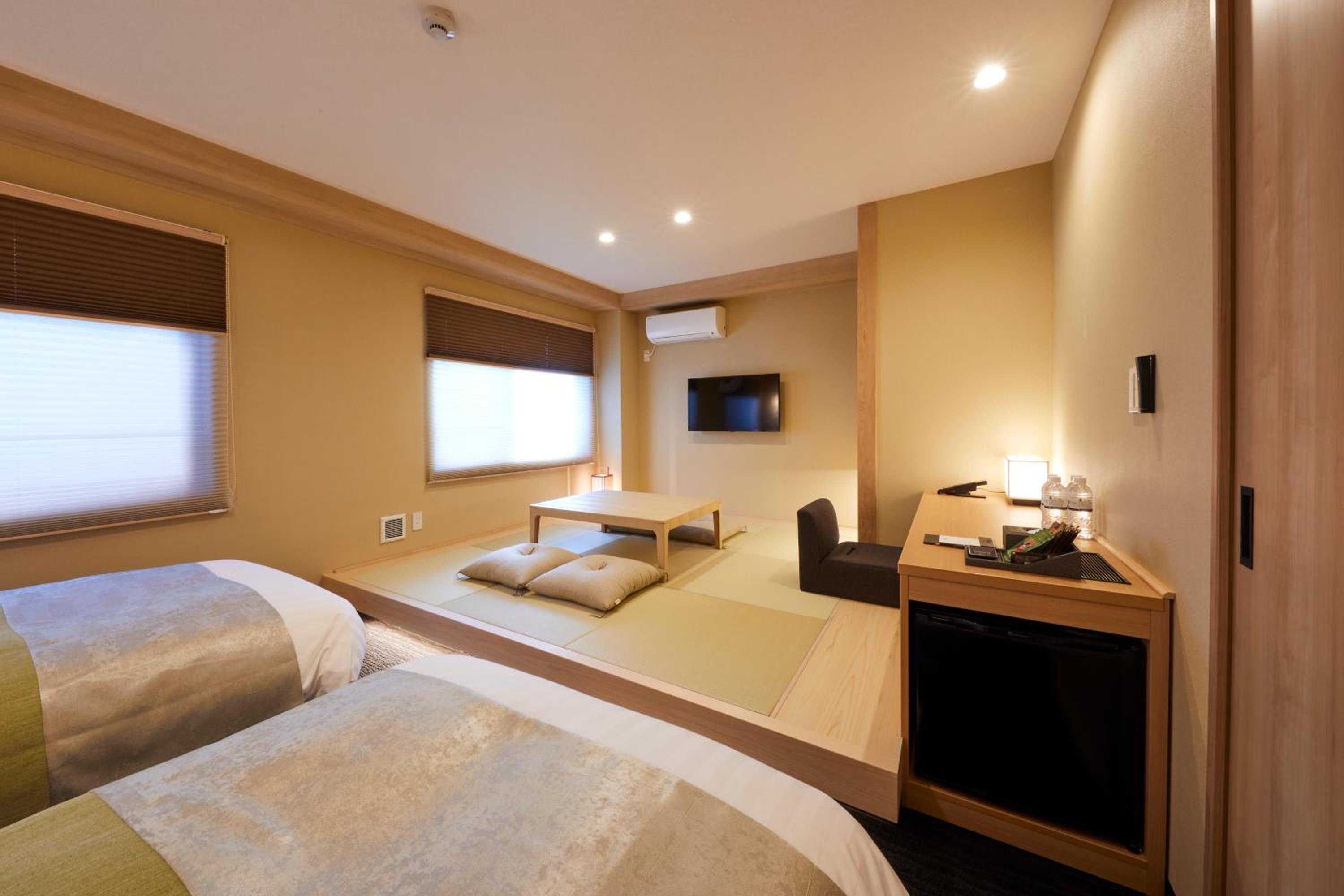 Standard Twin Room - Photo 8