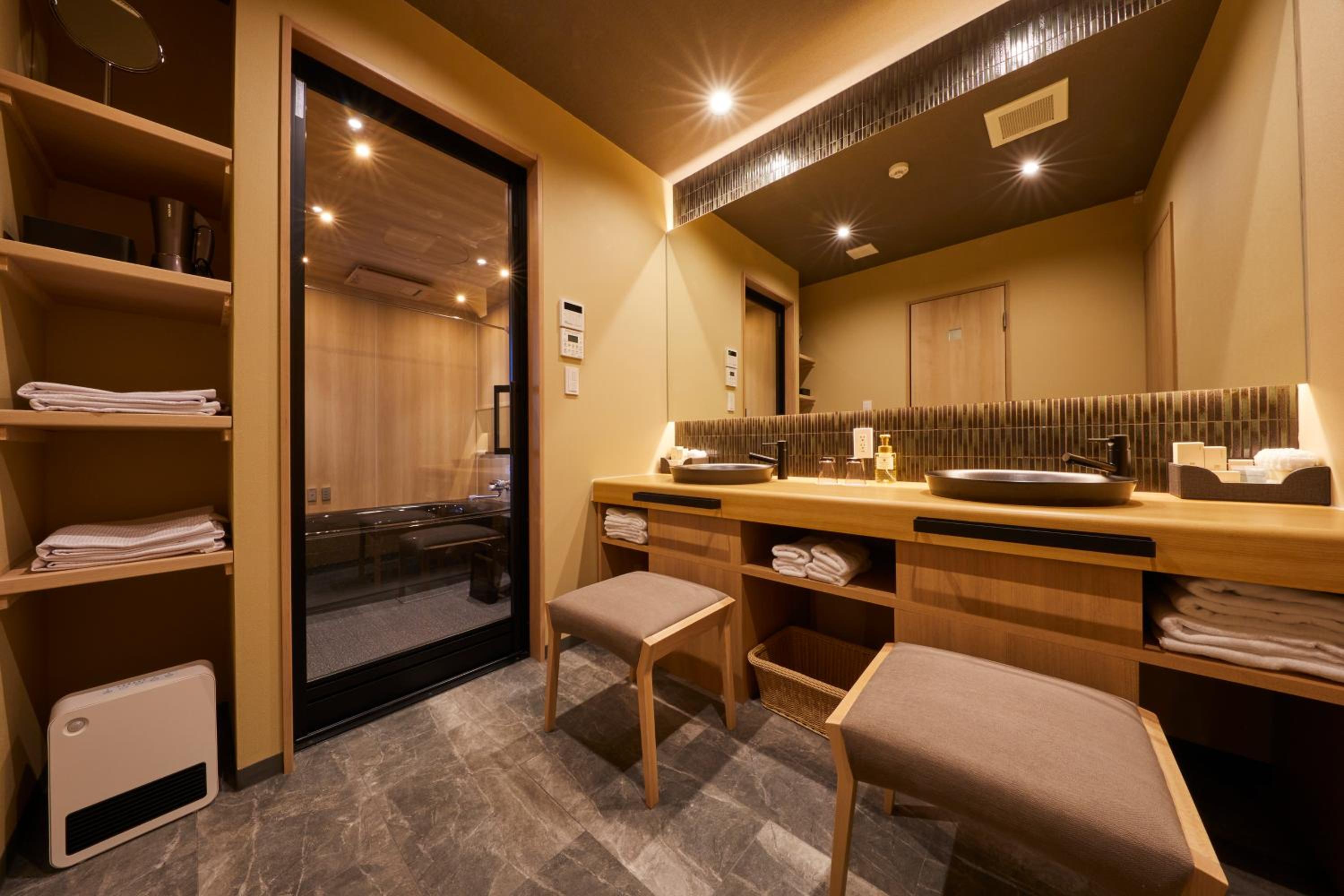 Deluxe Twin Room - Photo 12