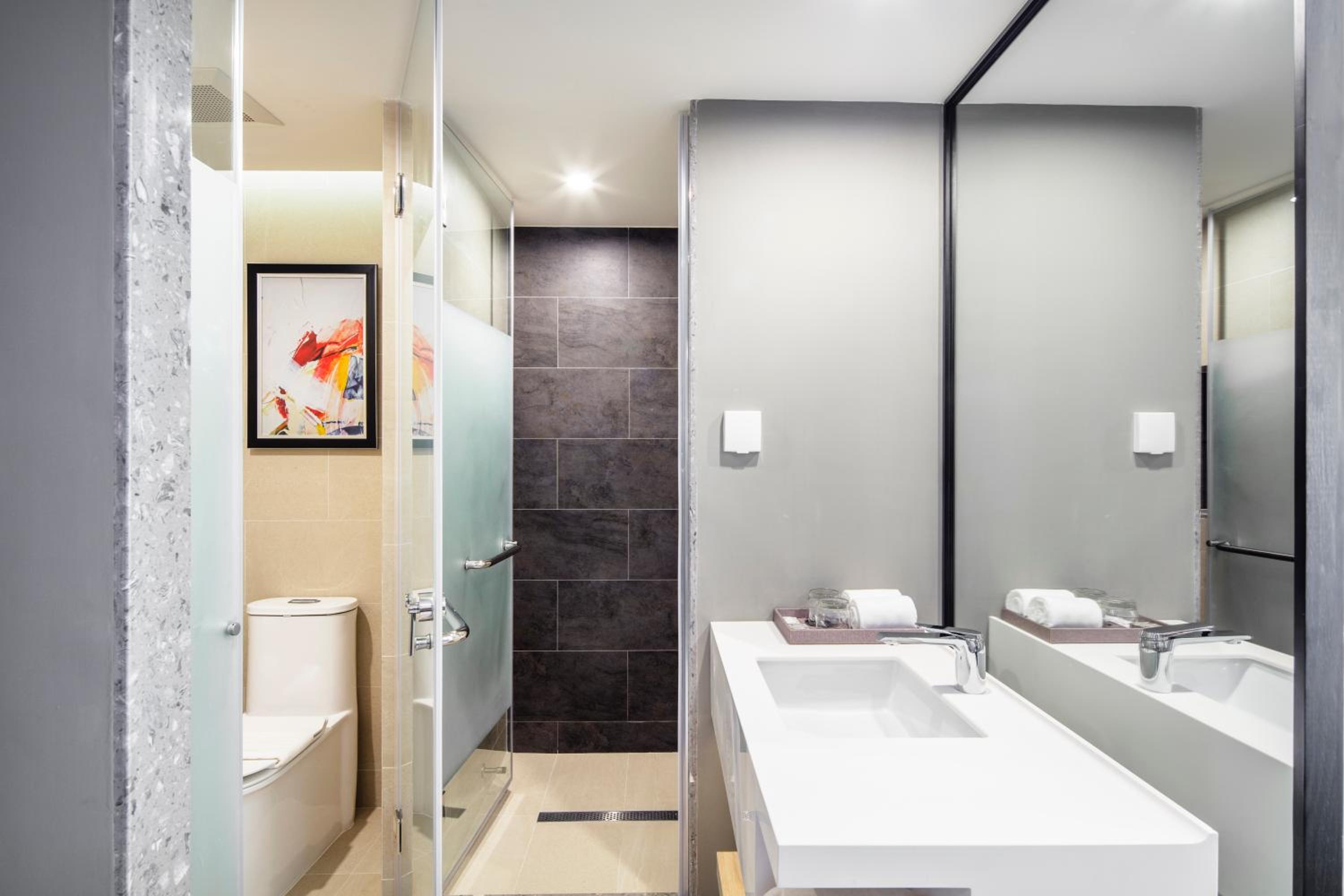 Deluxe Twin Room with Pool View - Photo 5
