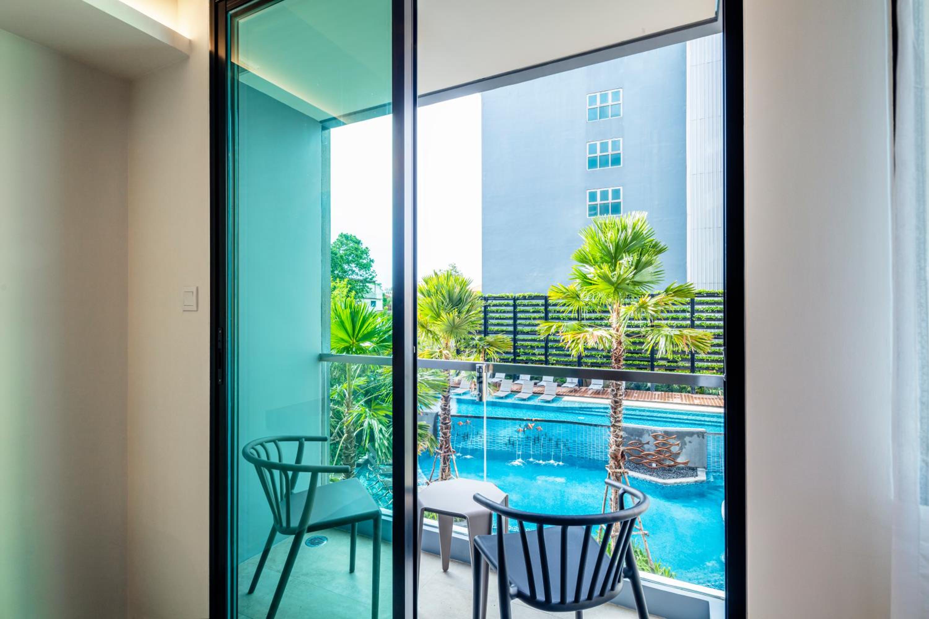 Deluxe Twin Room with Pool View - Photo 4