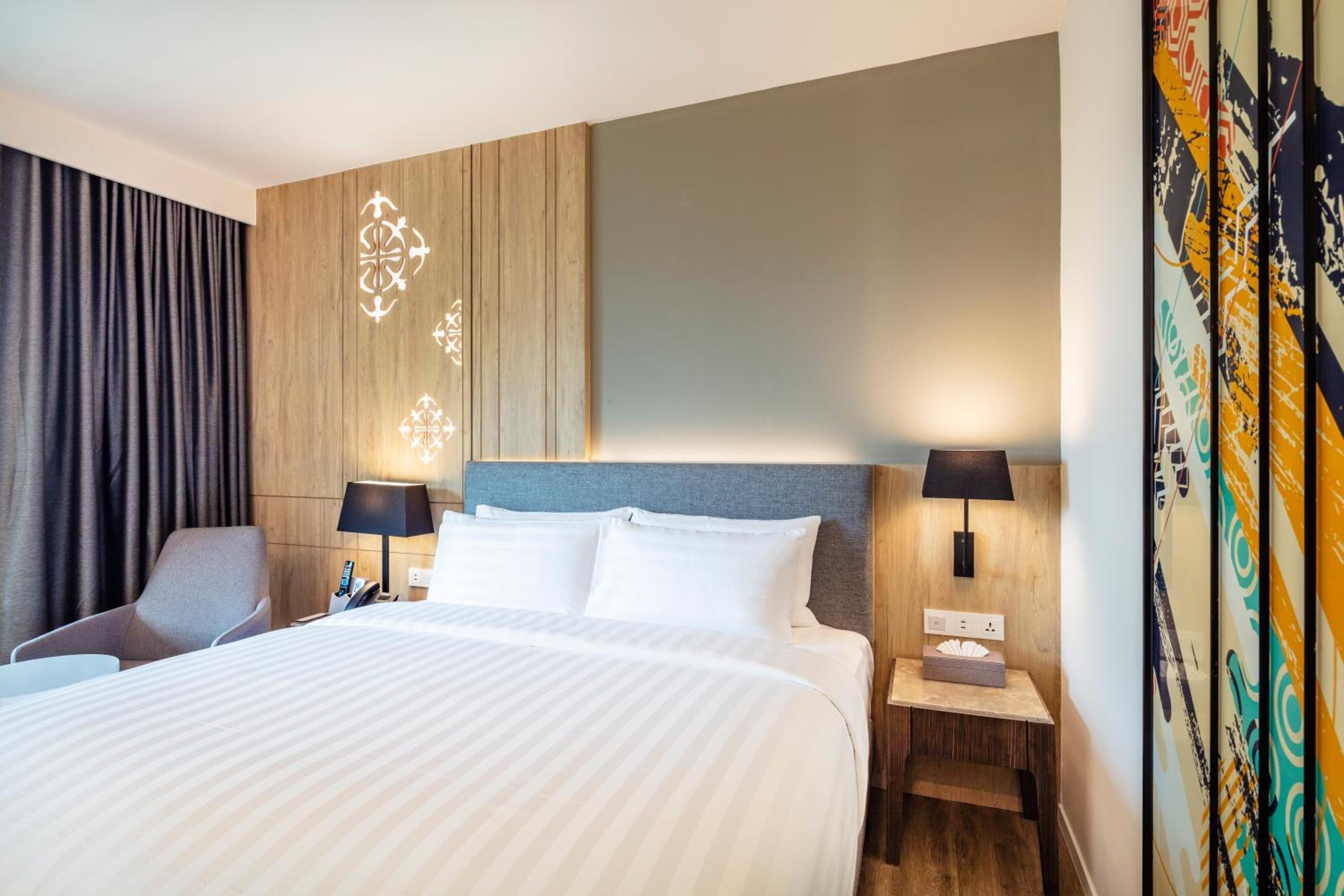 Deluxe Double or Twin Room with City View - Photo 5