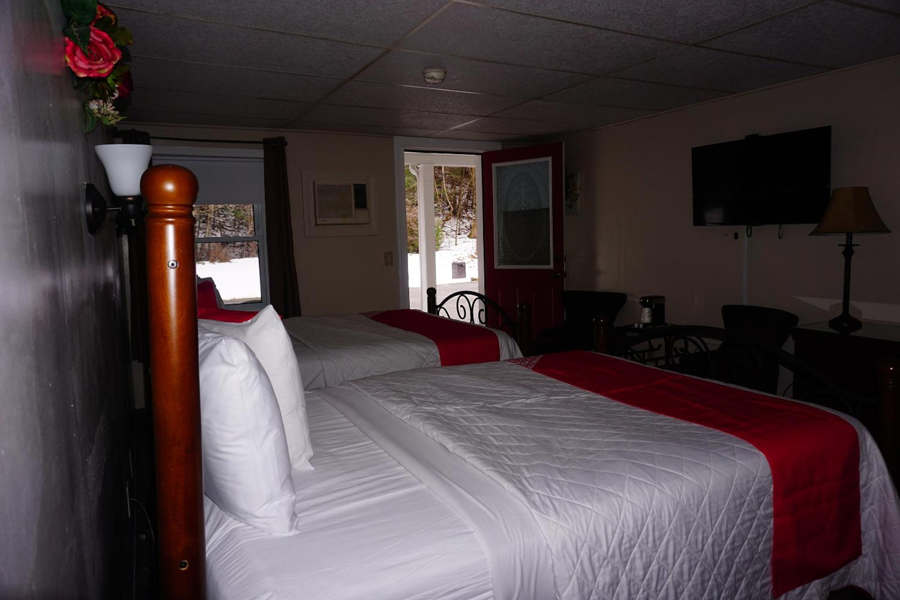 Double Room with Two Double Beds photo 2