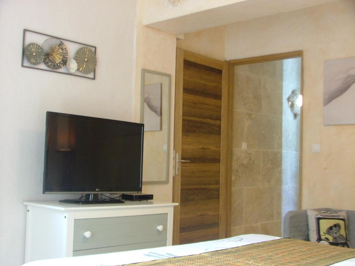 Double Room - Photo 25