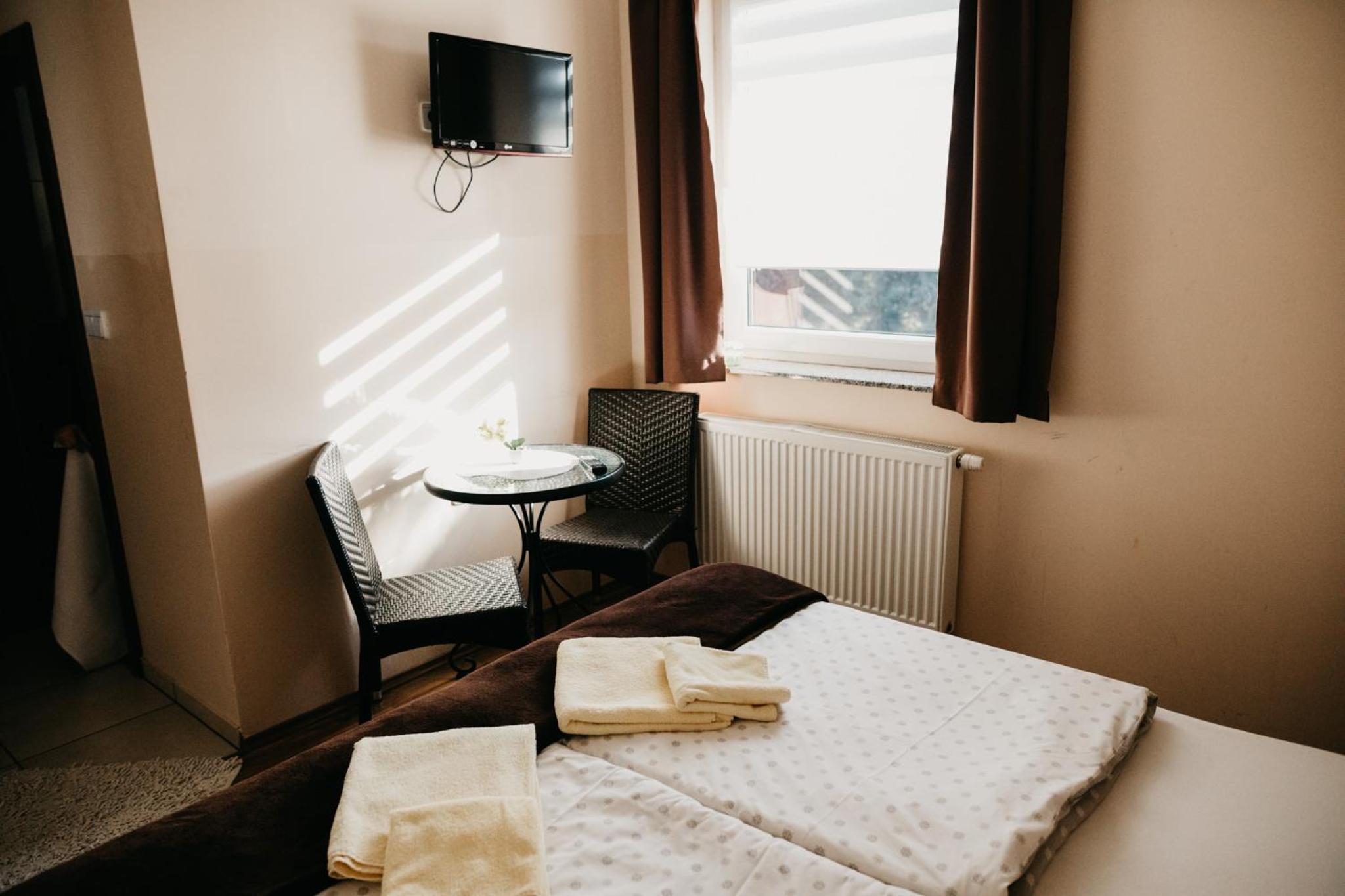 Double or Twin Room with View - Photo 15