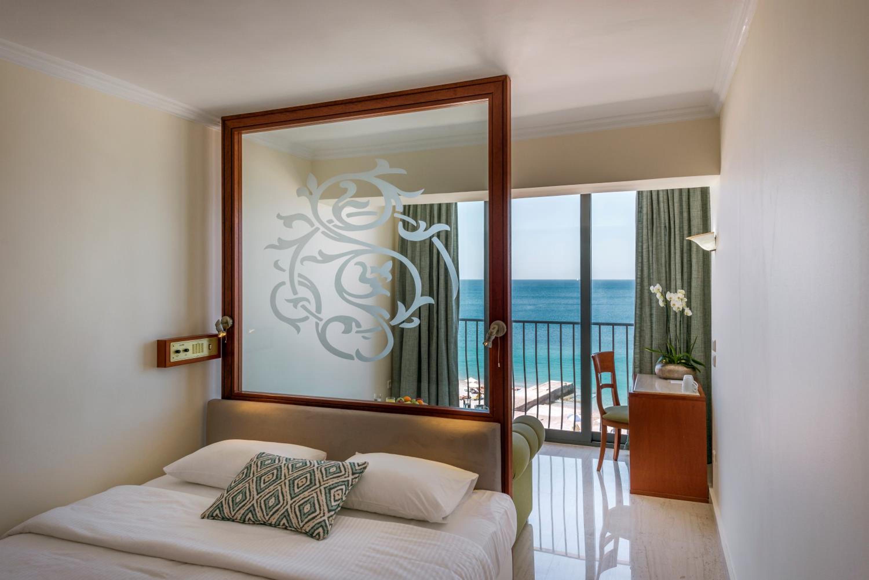 Twin Room with Sea View - Photo 5