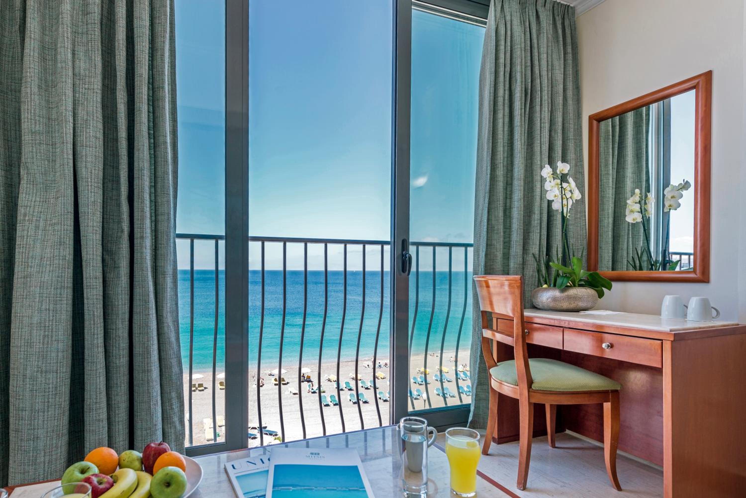Twin Room with Sea View - Photo 3