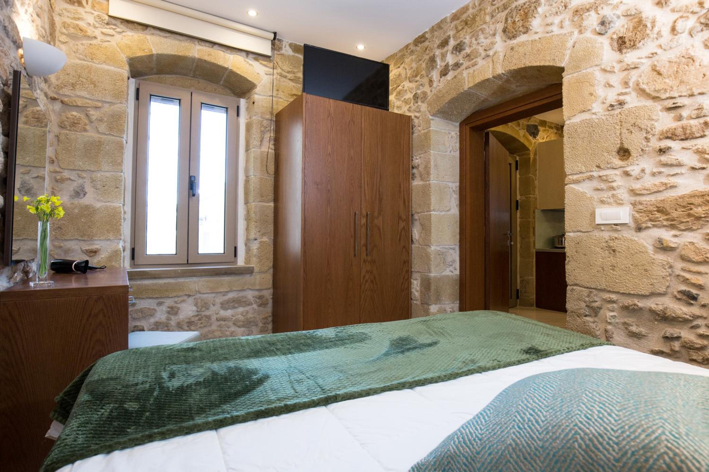 One-Bedroom Apartment - Photo 17
