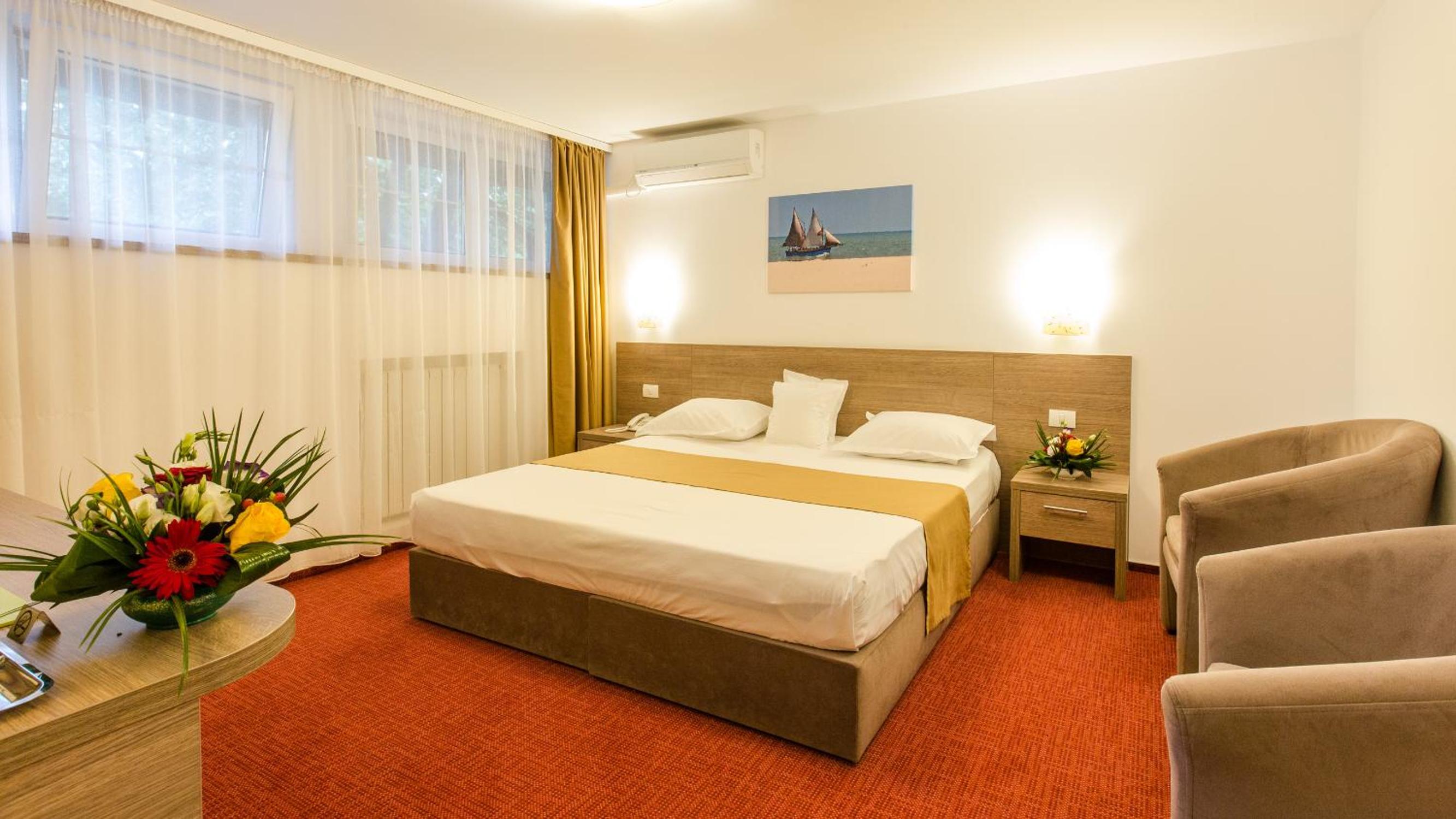 Superior Double Room with Balcony and Park View - Photo 4