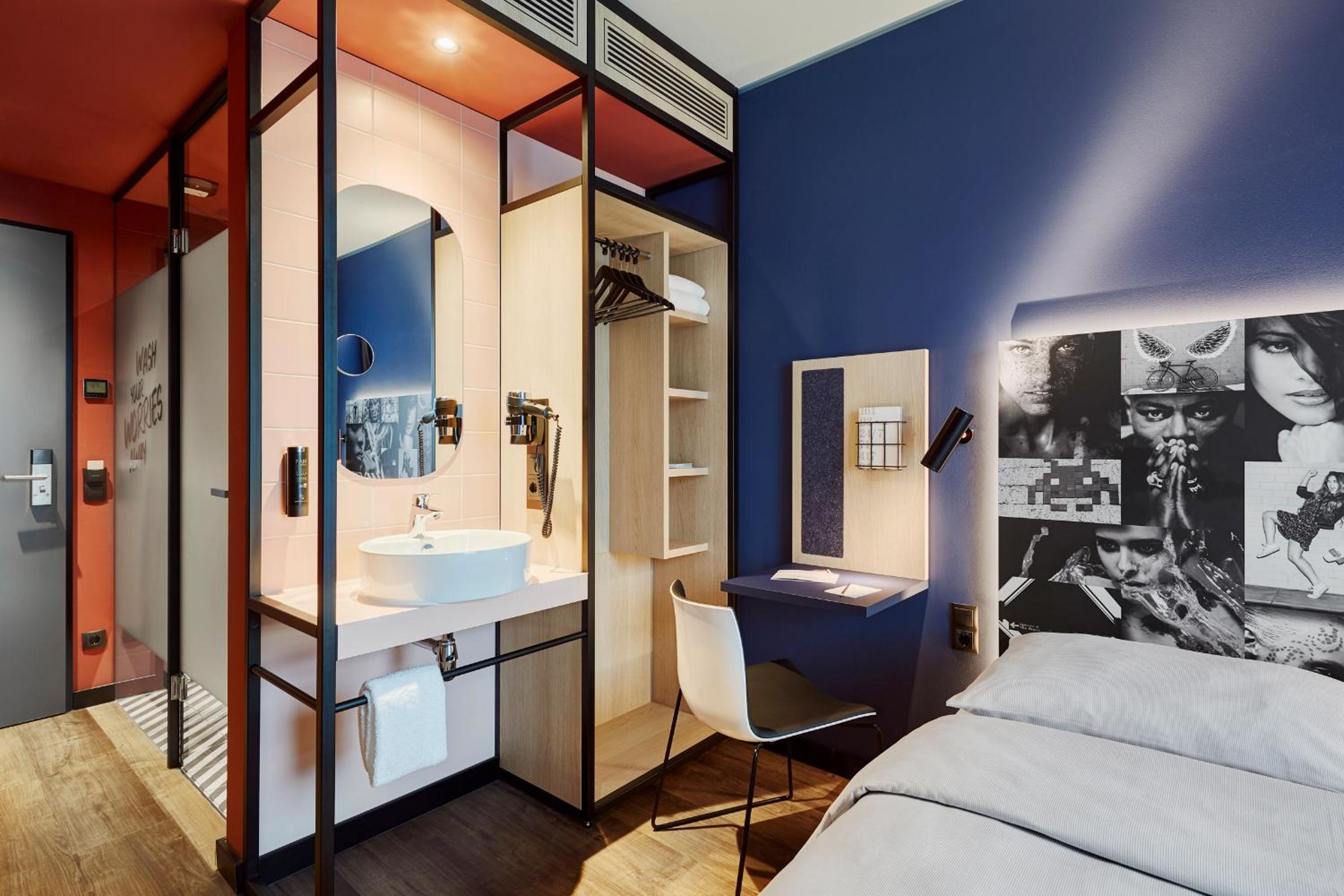 Double Room with 1,4 x 6.6 ft Bed photo 3