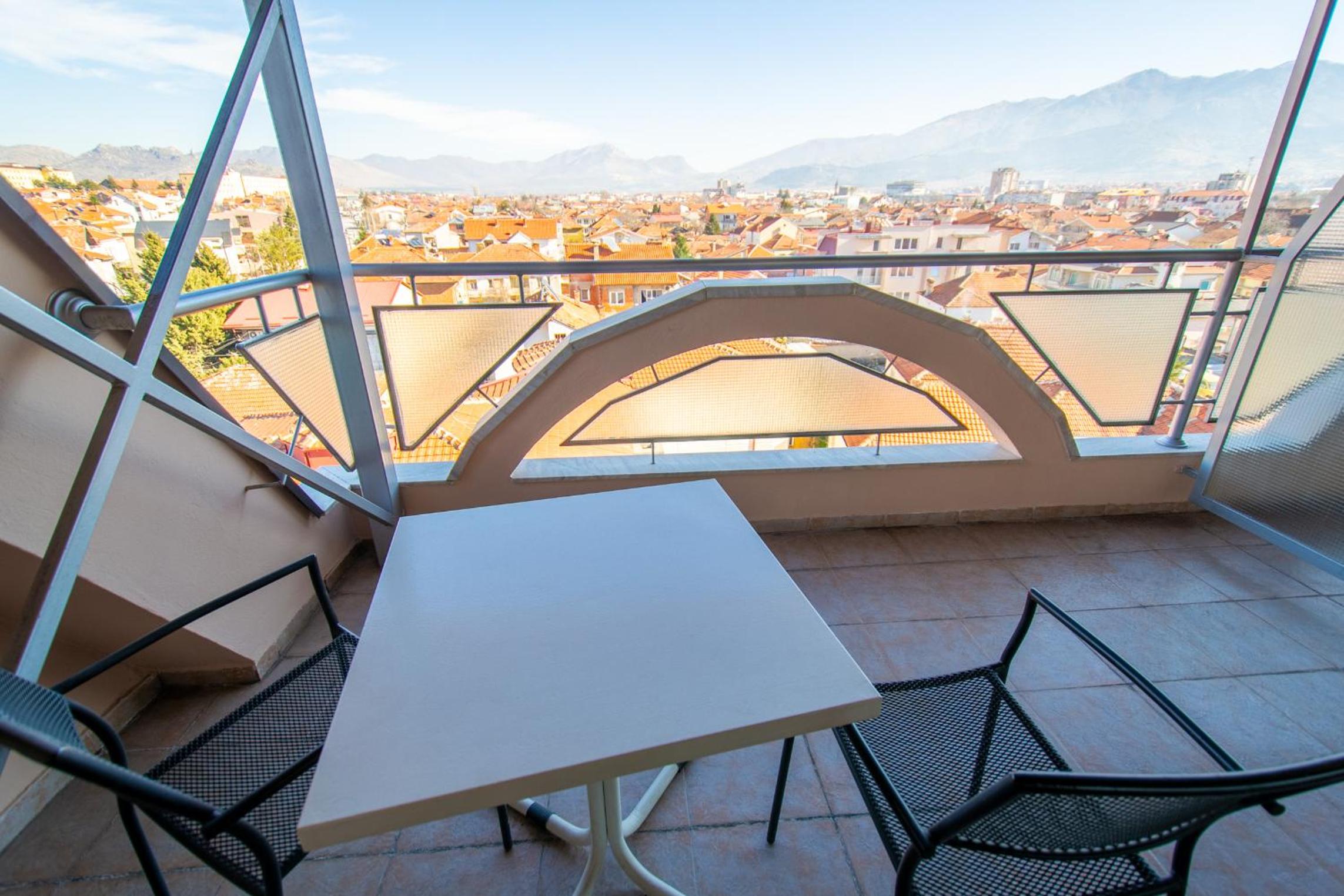 Deluxe Double or Twin Room with Balcony - Photo 3