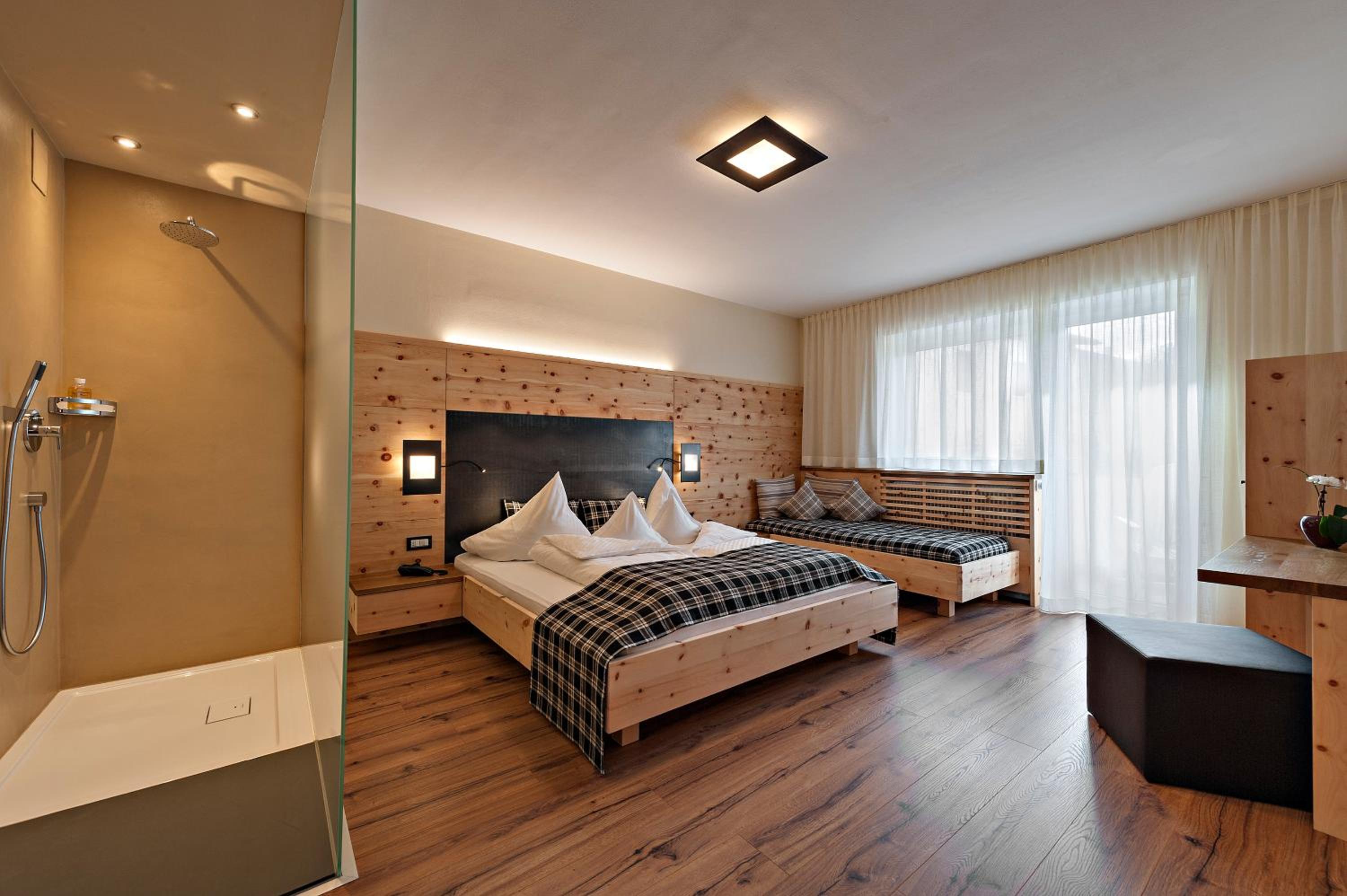 Deluxe Double Room with Balcony photo 1