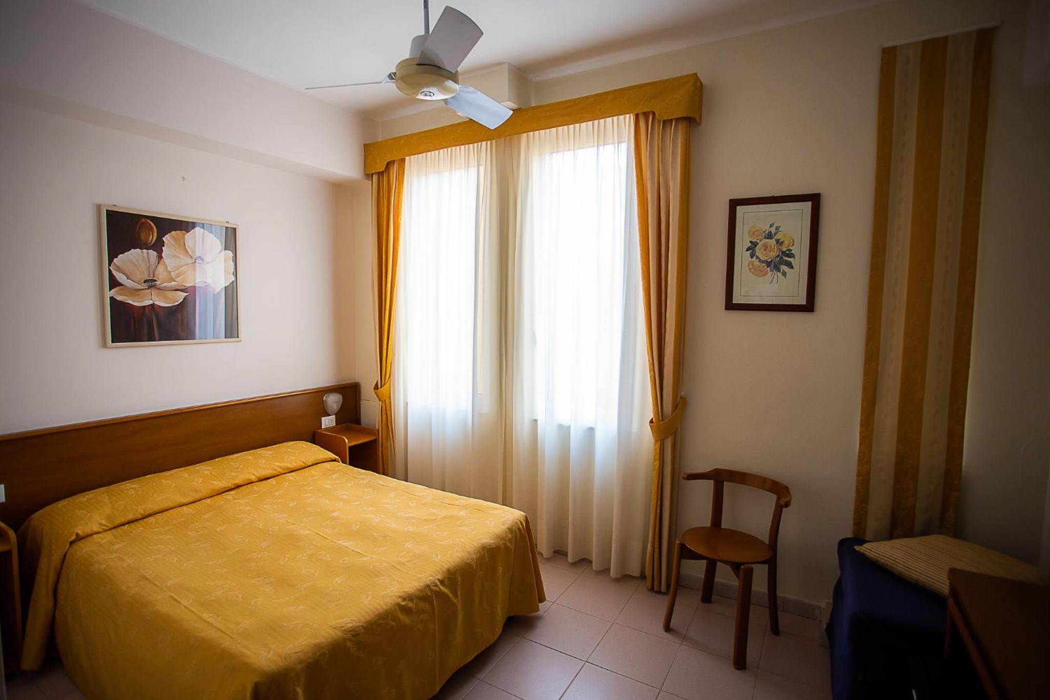 Economy Double Room photo 2