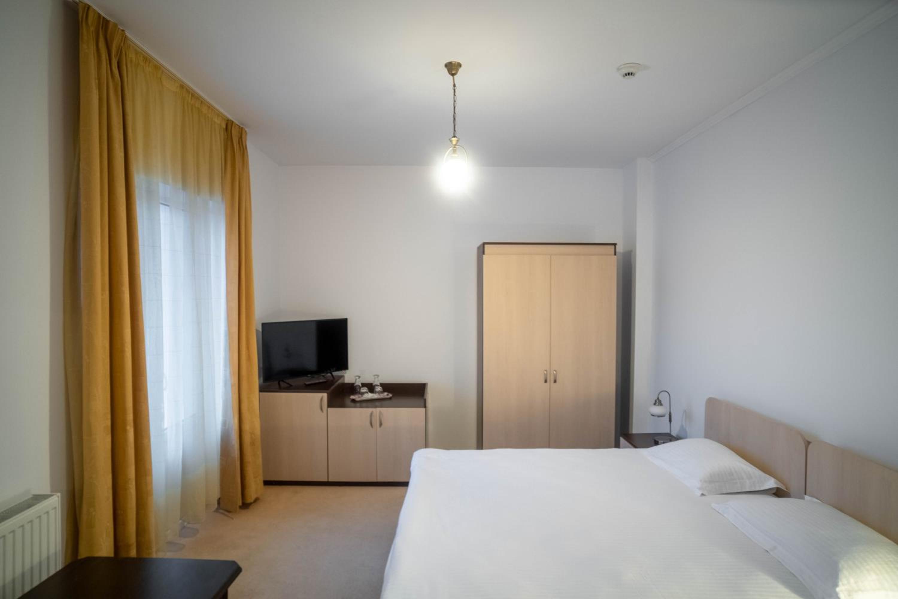 Twin Room with Mountain View - Photo 6