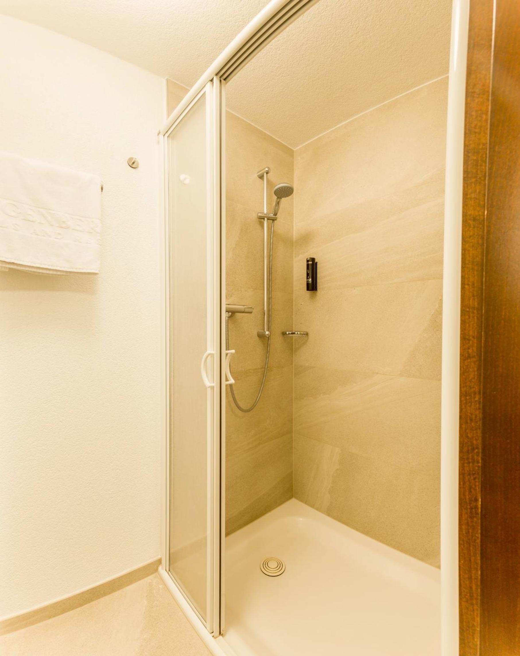 Standard Twin Room - Photo 5