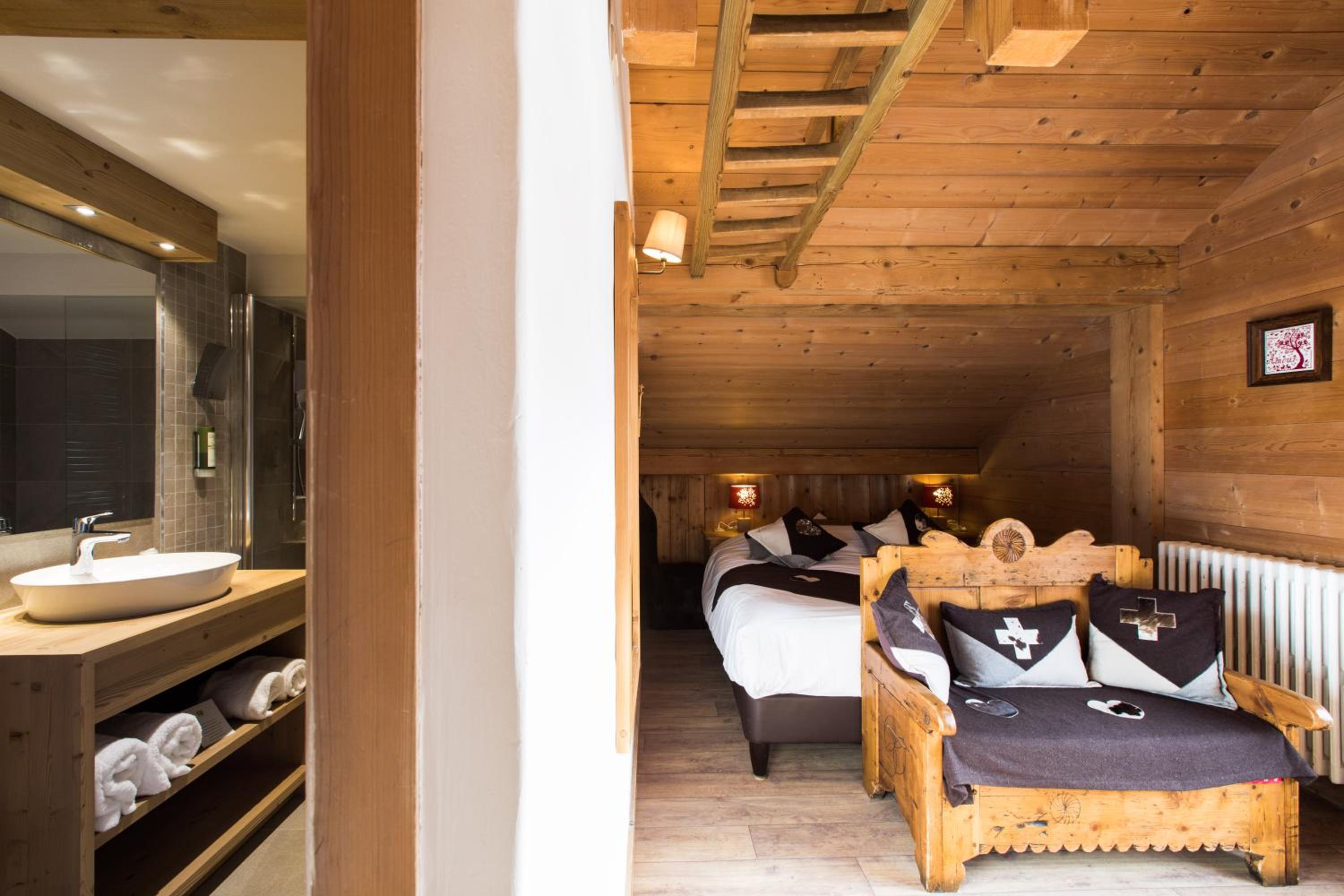 Family Mezzanine Room - 2 Adults + 2 Children