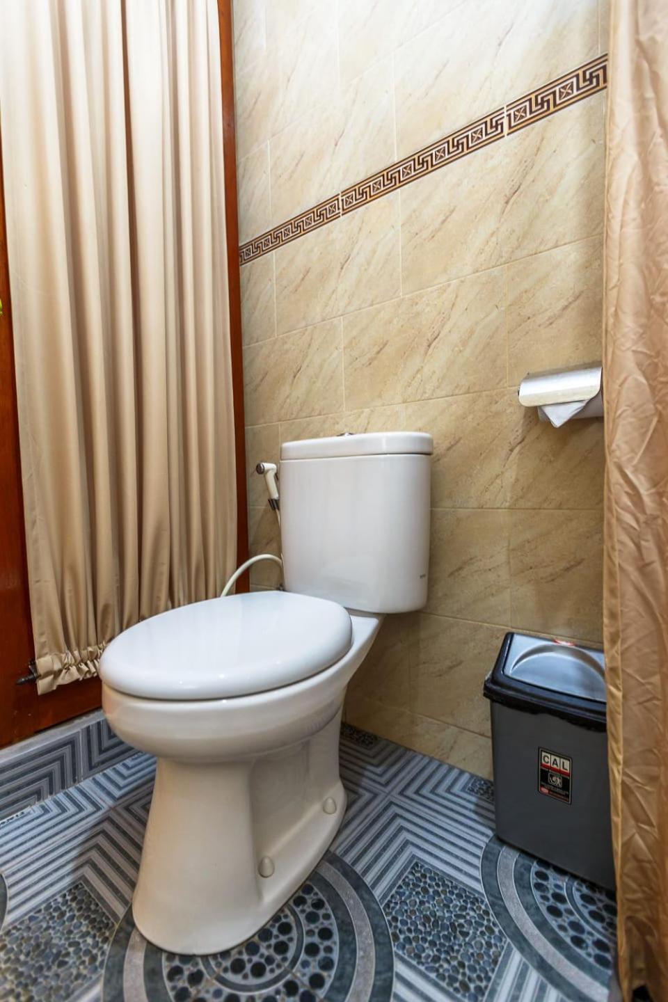Double Room with Private Bathroom - Photo 16