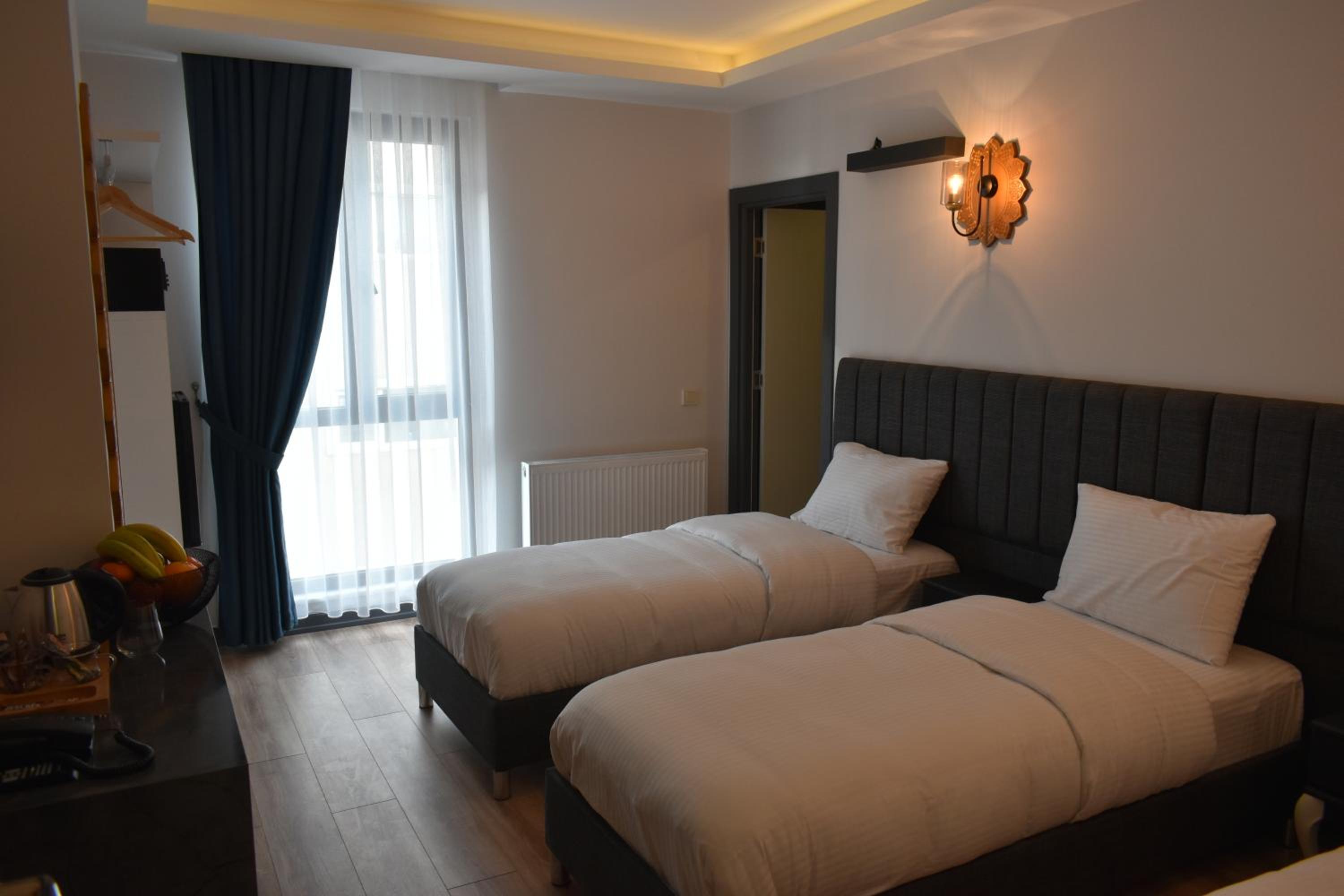 Deluxe Triple Room - Photo 13