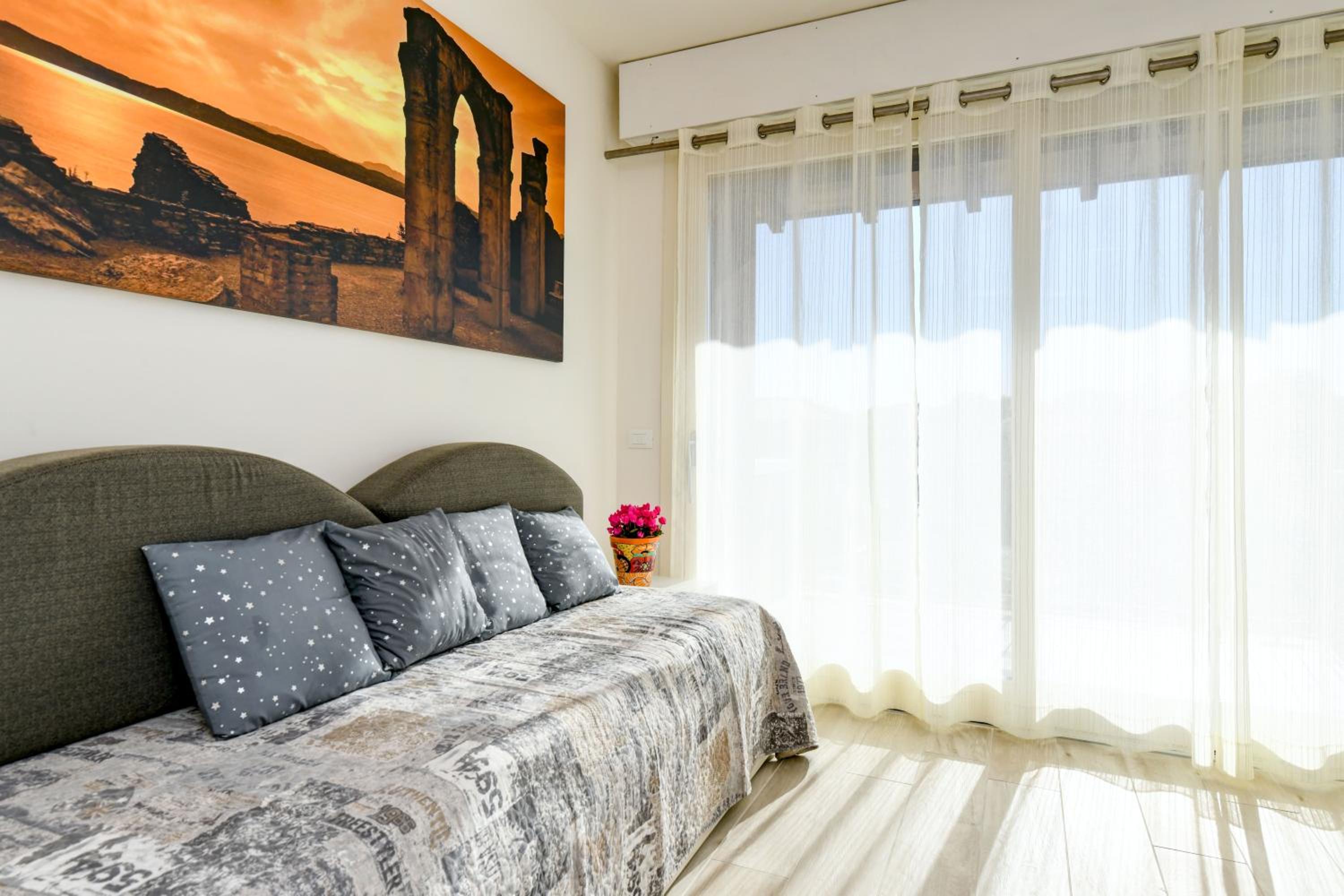 Two-Bedroom House - Photo 1