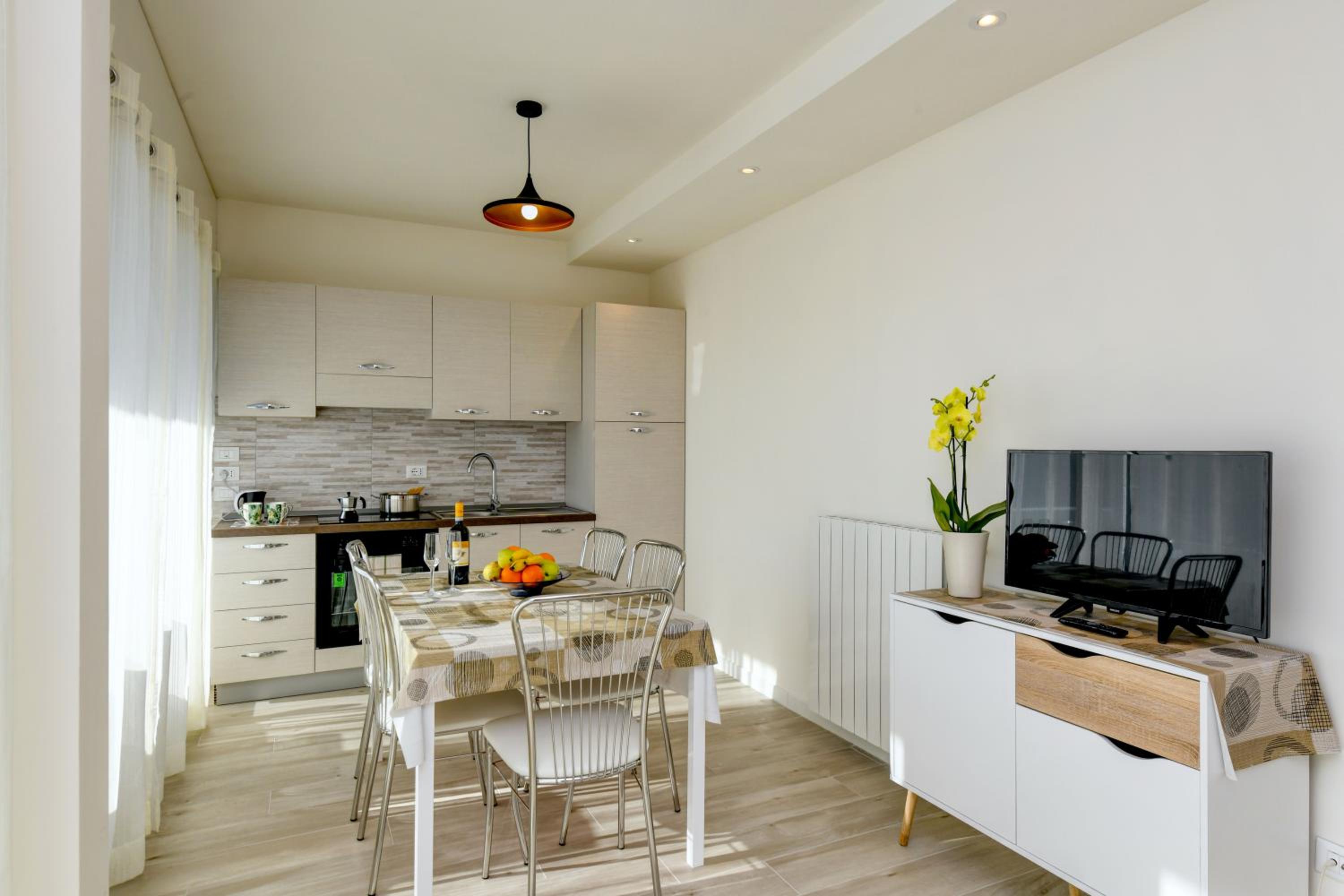 Two-Bedroom House - Photo 31