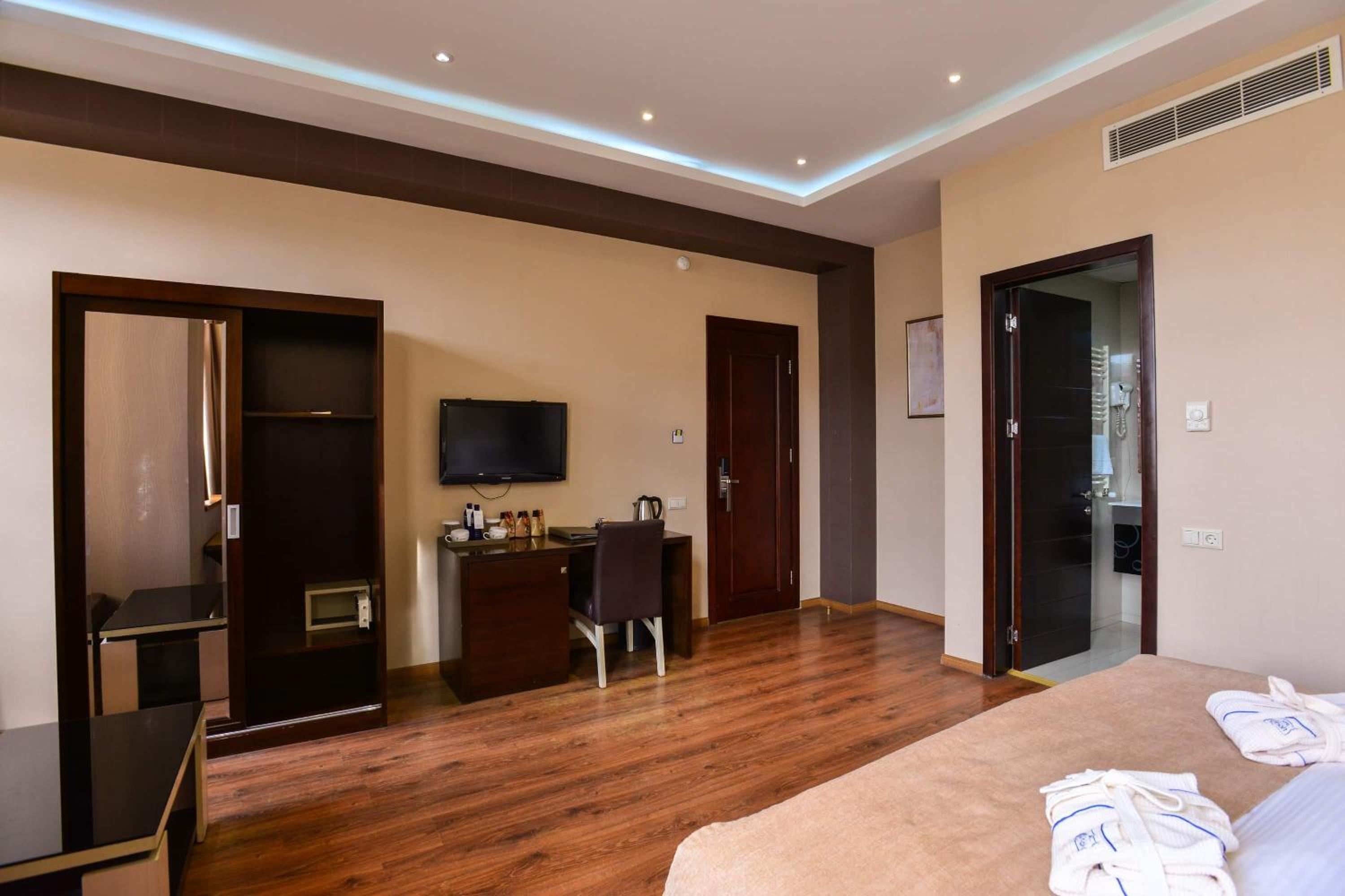 Deluxe Double Room photo 2