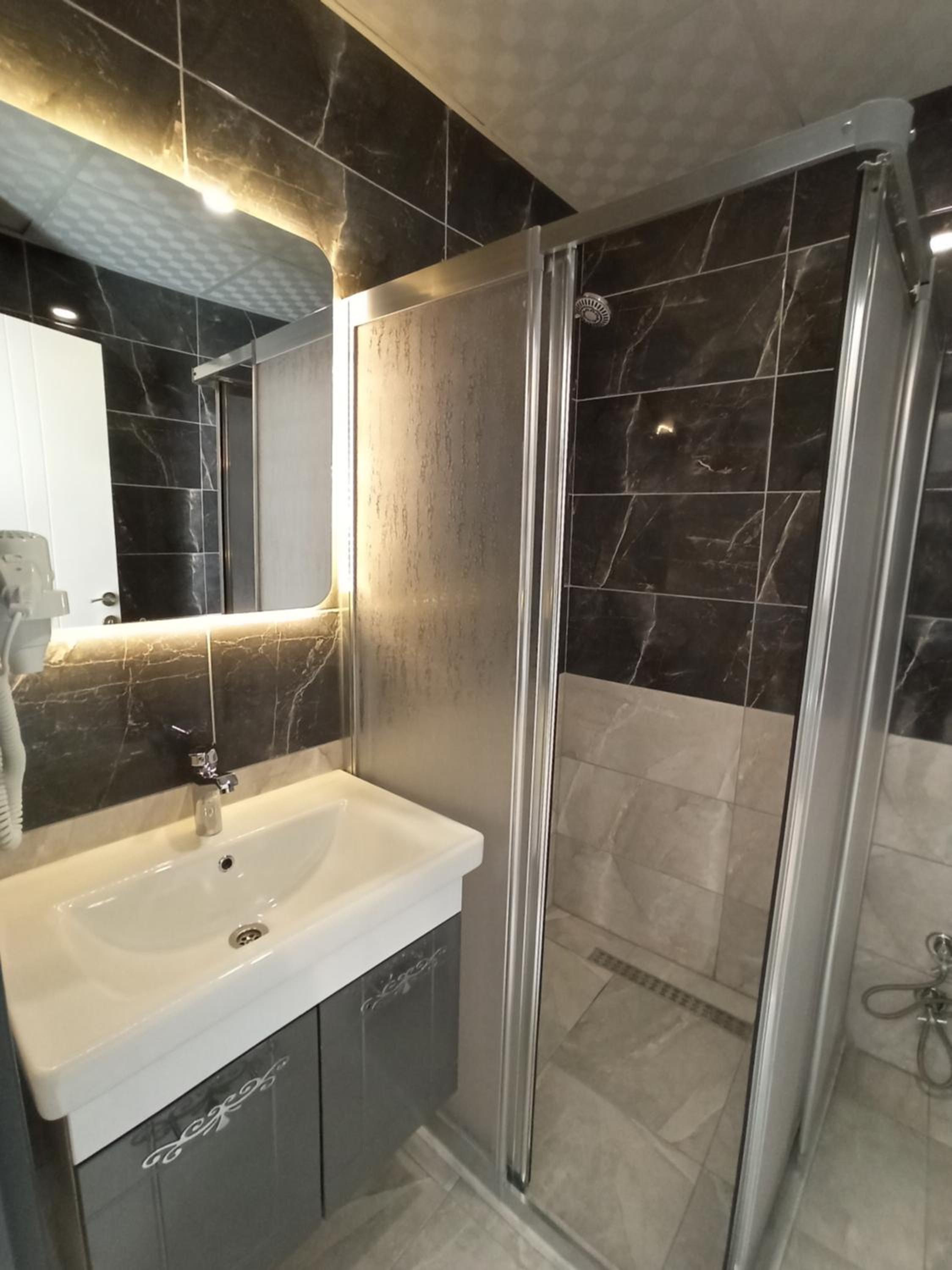 Deluxe Triple Room - Photo 9