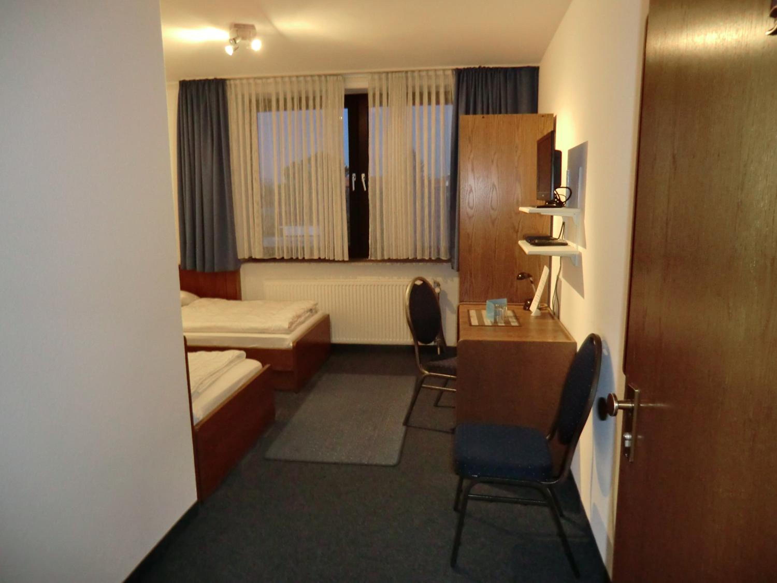 Double or Twin Room - Photo 15