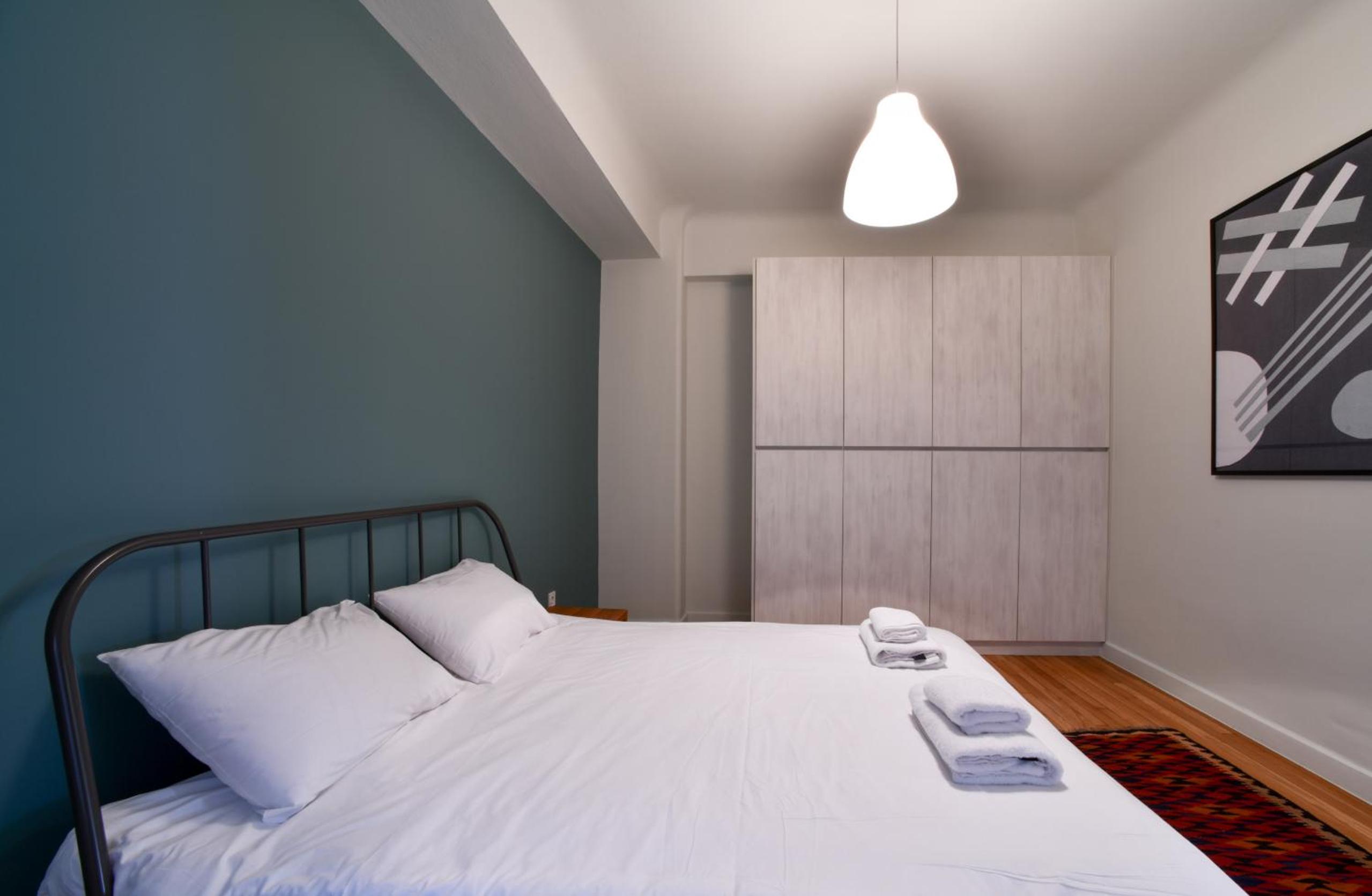 Deluxe Two-Bedroom Apartment with Balcony 2