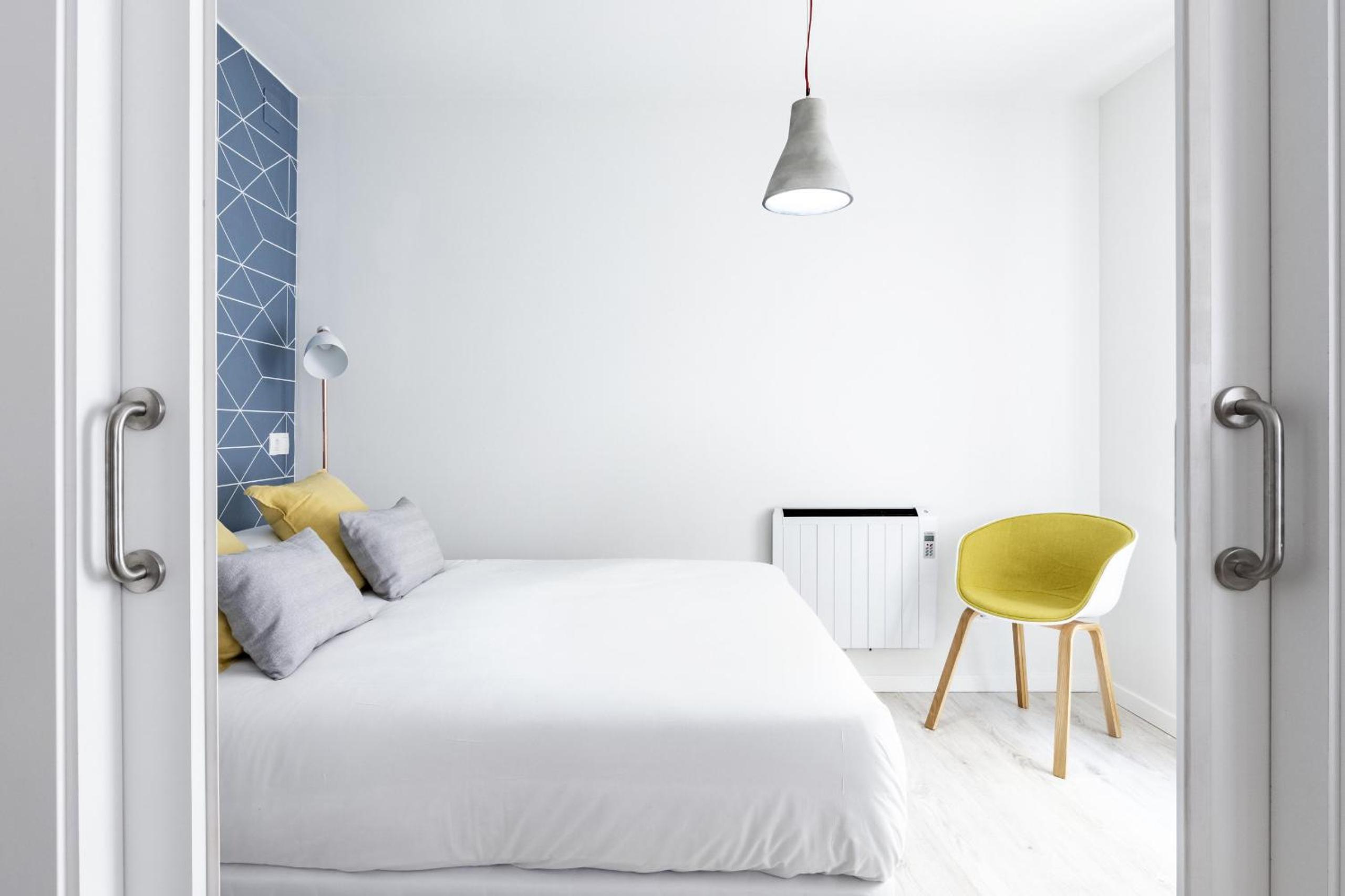 One-Bedroom Apartment - Photo 12