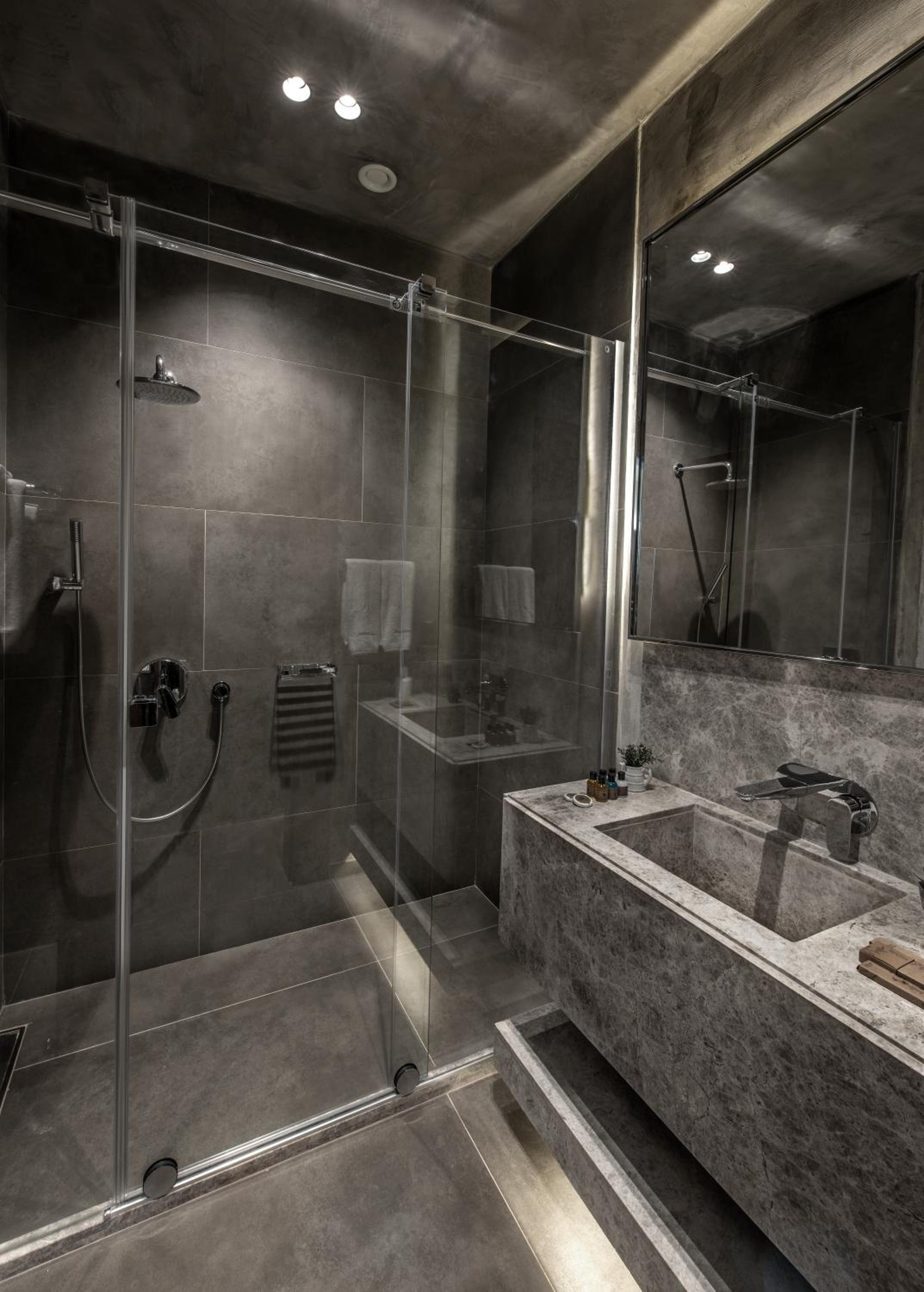 King Suite with Balcony photo 3