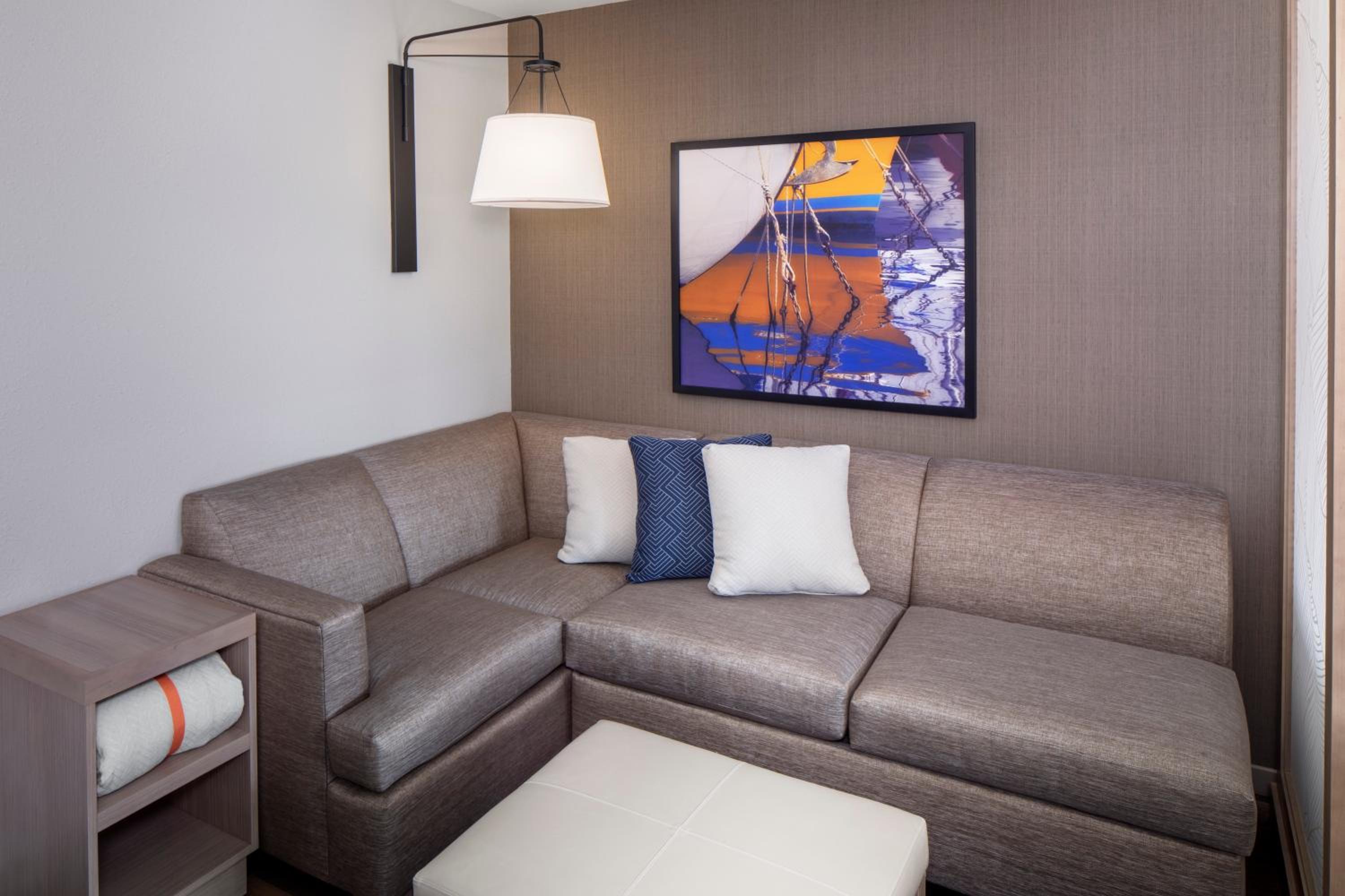 King Room with Shower and Sofa Bed - Disability Access