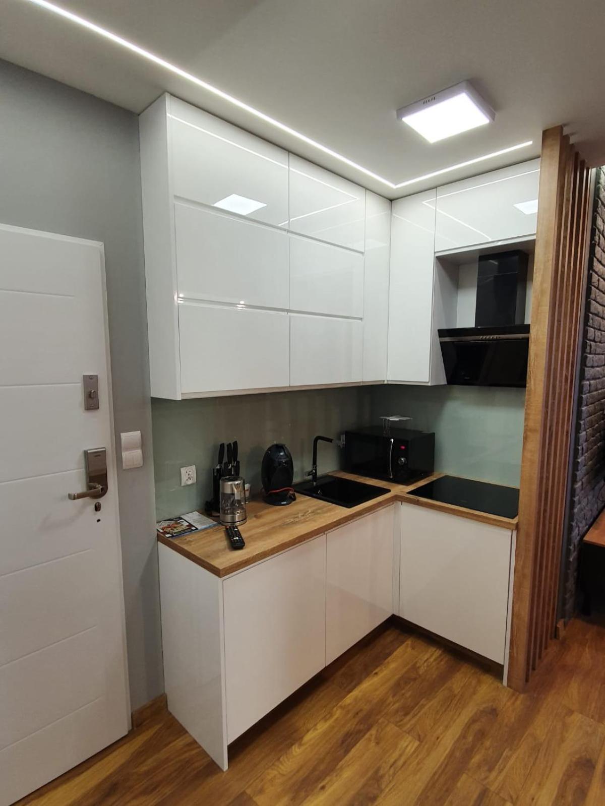 Apartment with Balcony - Photo 6