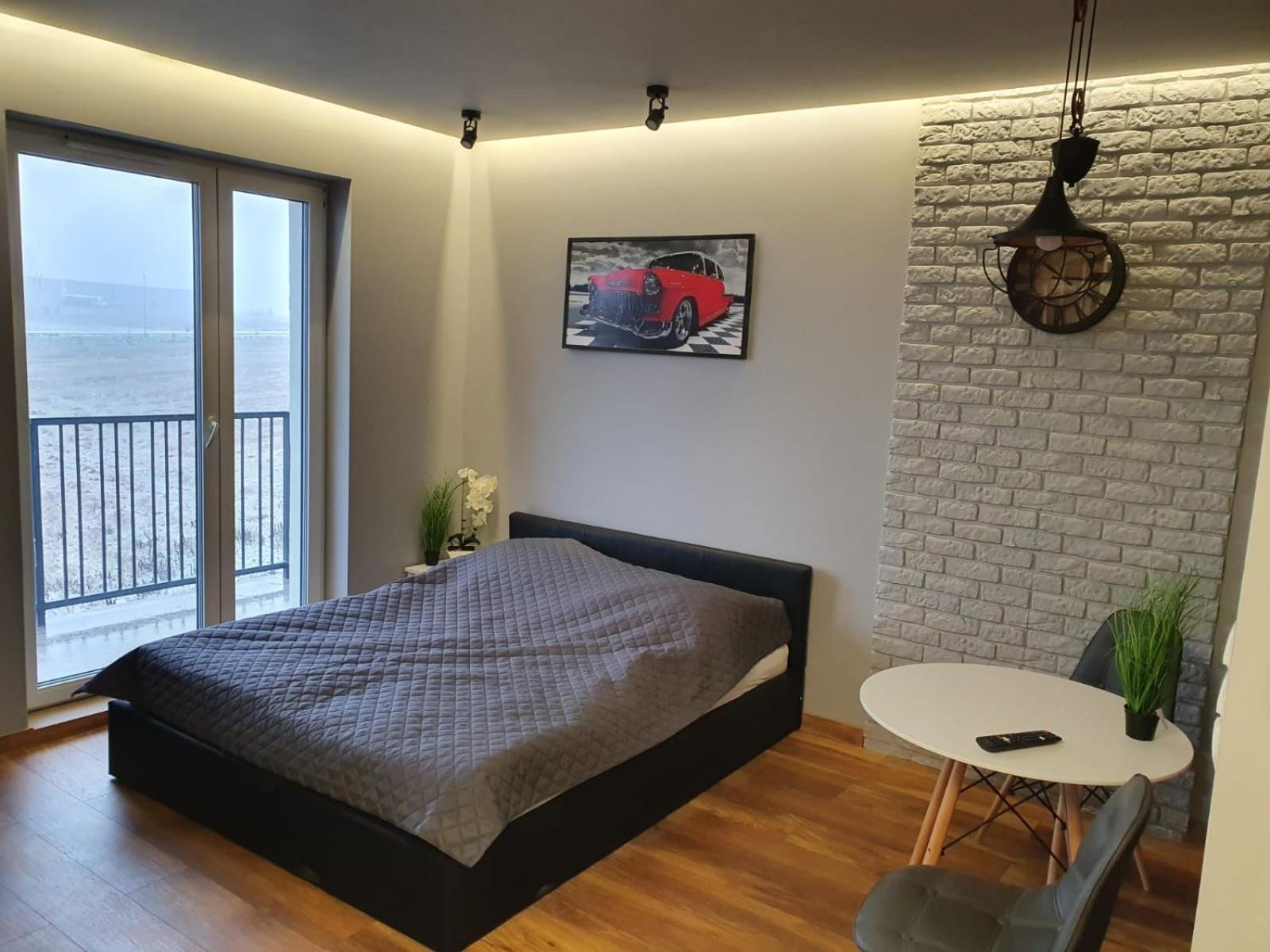 Apartment with Balcony - Photo 2