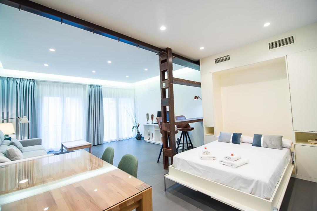 One-Bedroom Apartment - Photo 34