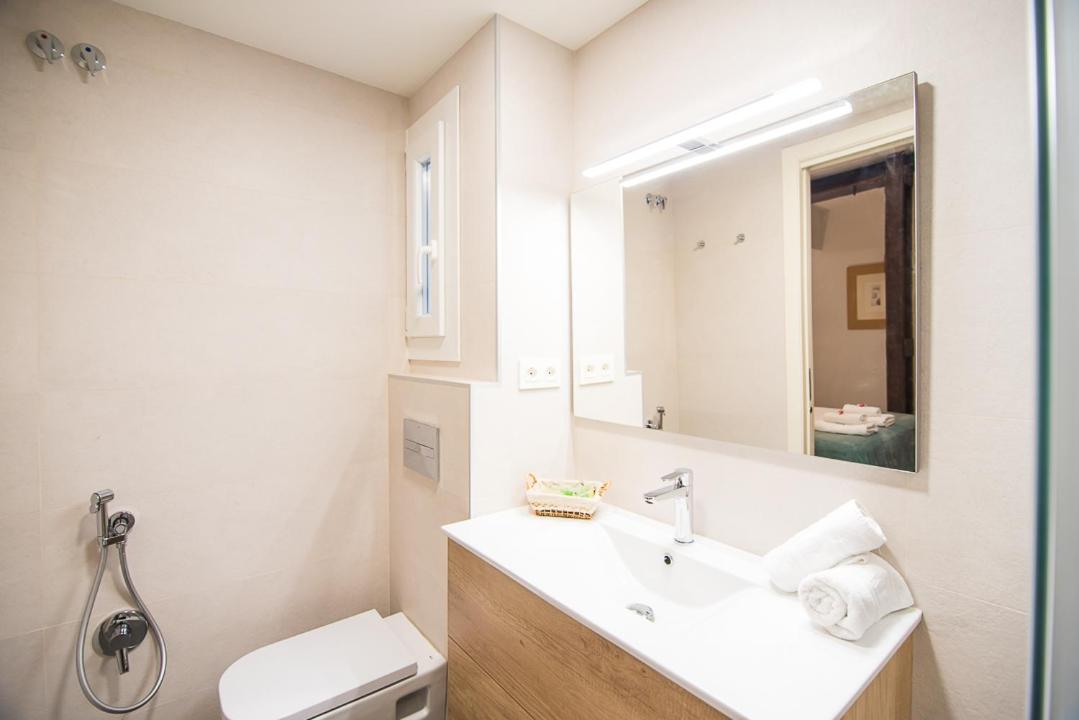 One-Bedroom Apartment - Photo 11