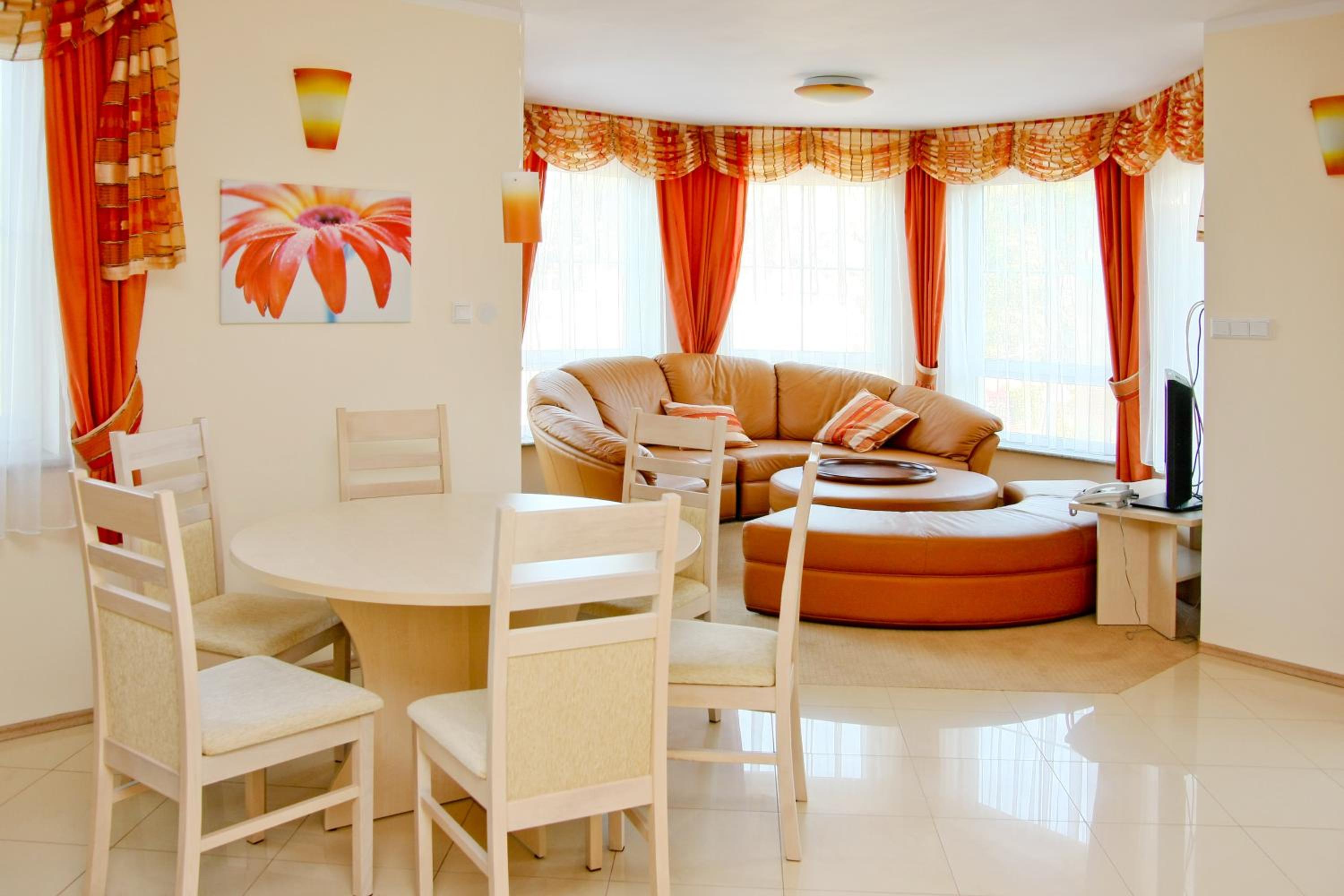 Comfort Suite photo 1