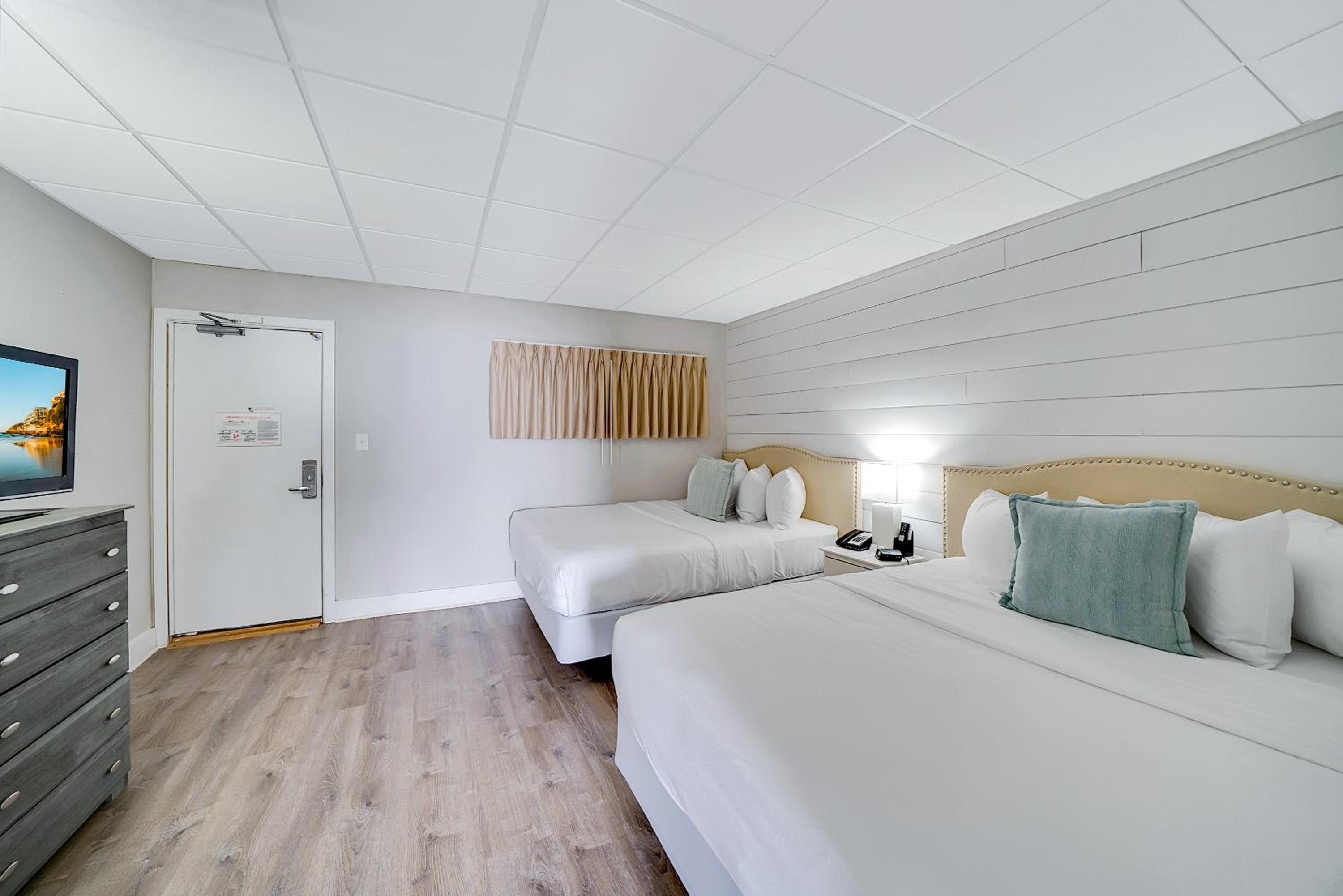 Two Queen Room (No Ocean View)