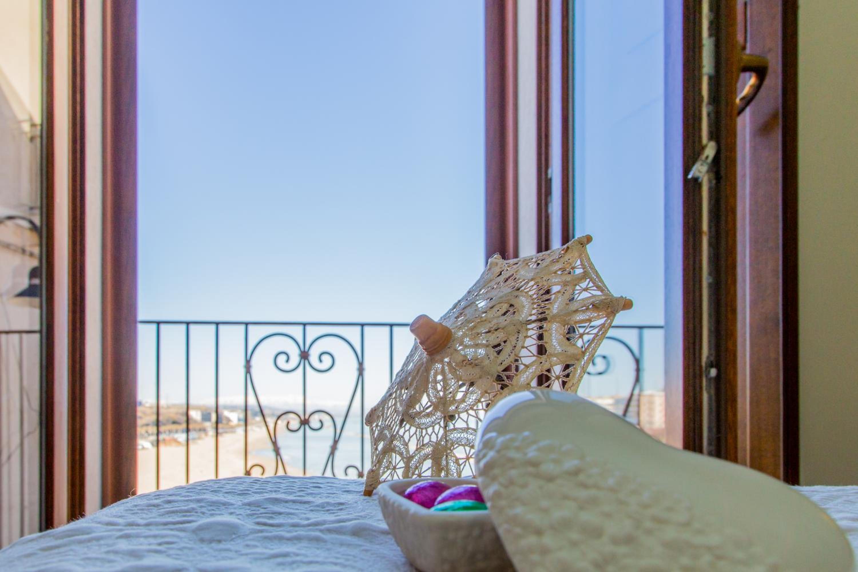 Deluxe Double Room with Sea View - Photo 2