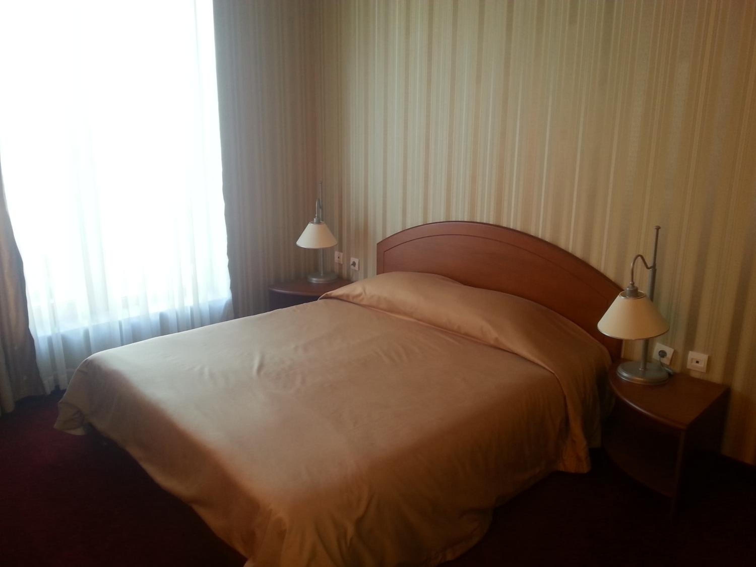 Deluxe One-Bedroom Suite with Hot Tub photo 1