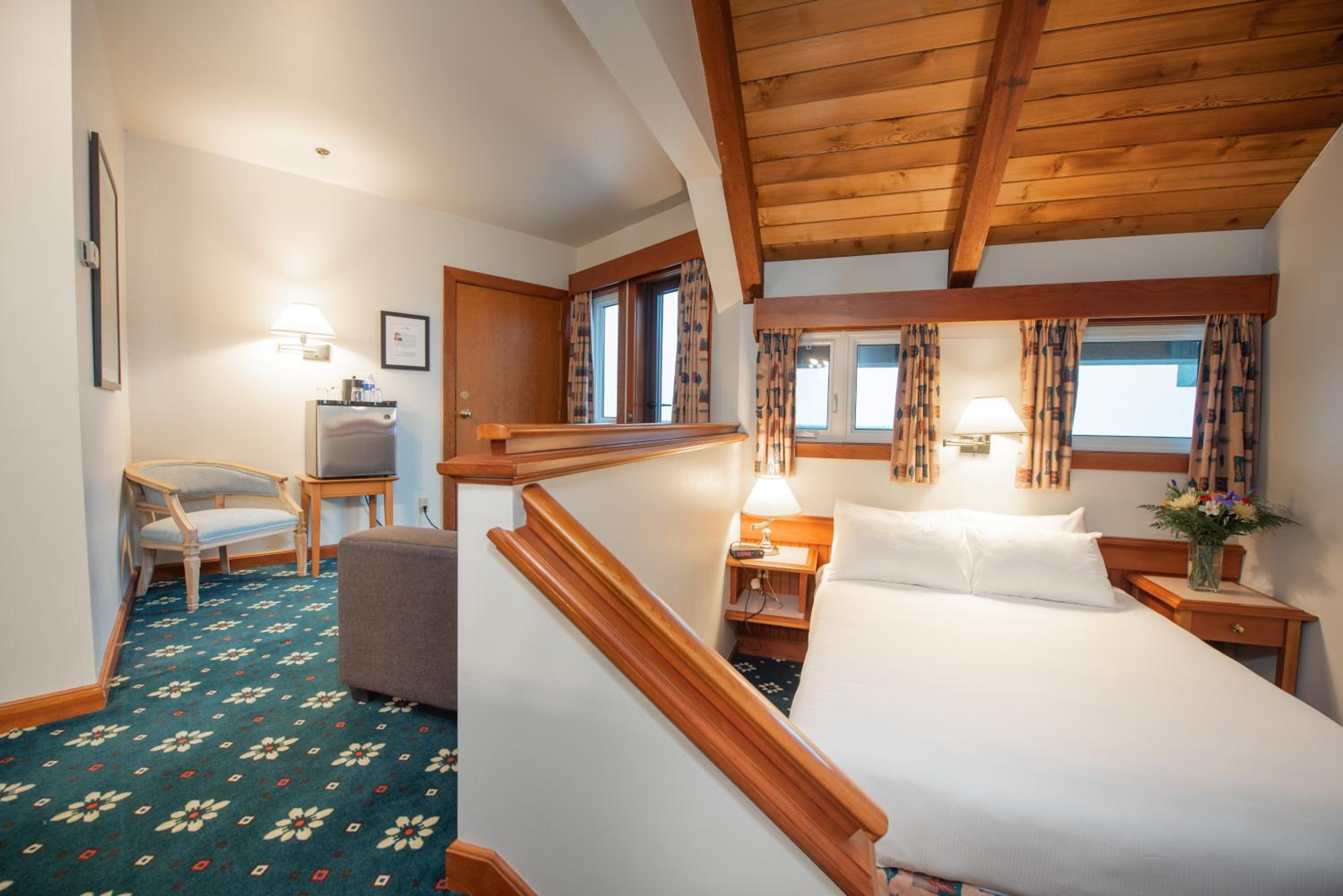 Queen Room With Ocean View - Non-Smoking