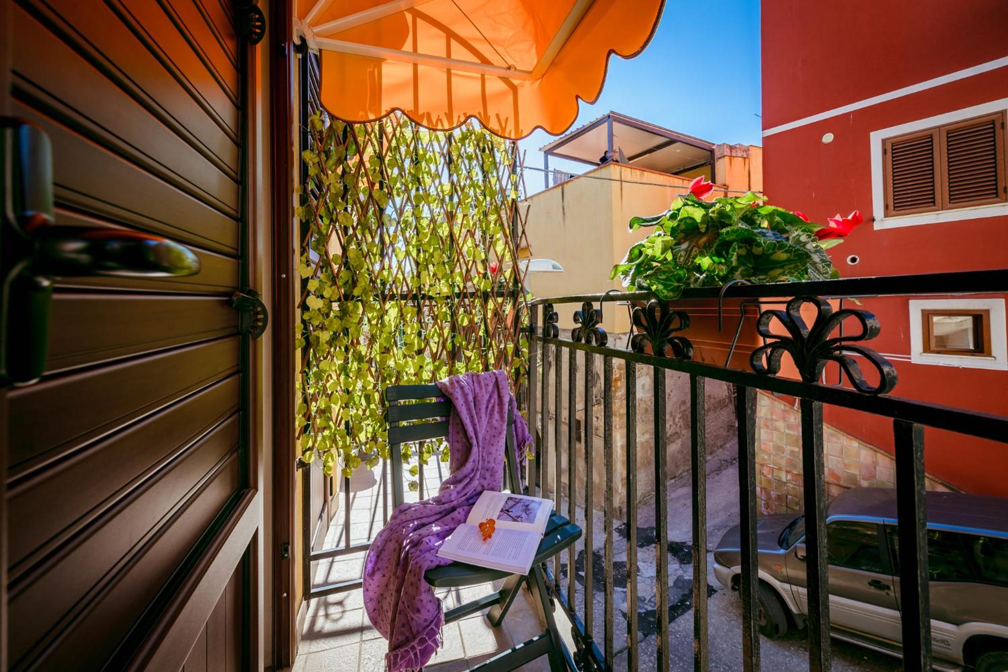 Deluxe Double Room with Balcony photo 3